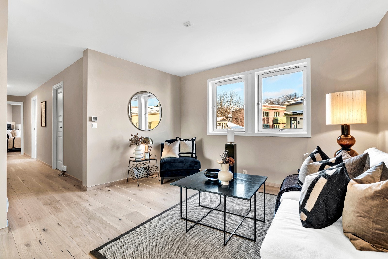 Hjemmet er delt opp i praktiske soner, vi tar turen til hjemmets sosiale arena Galleribilde