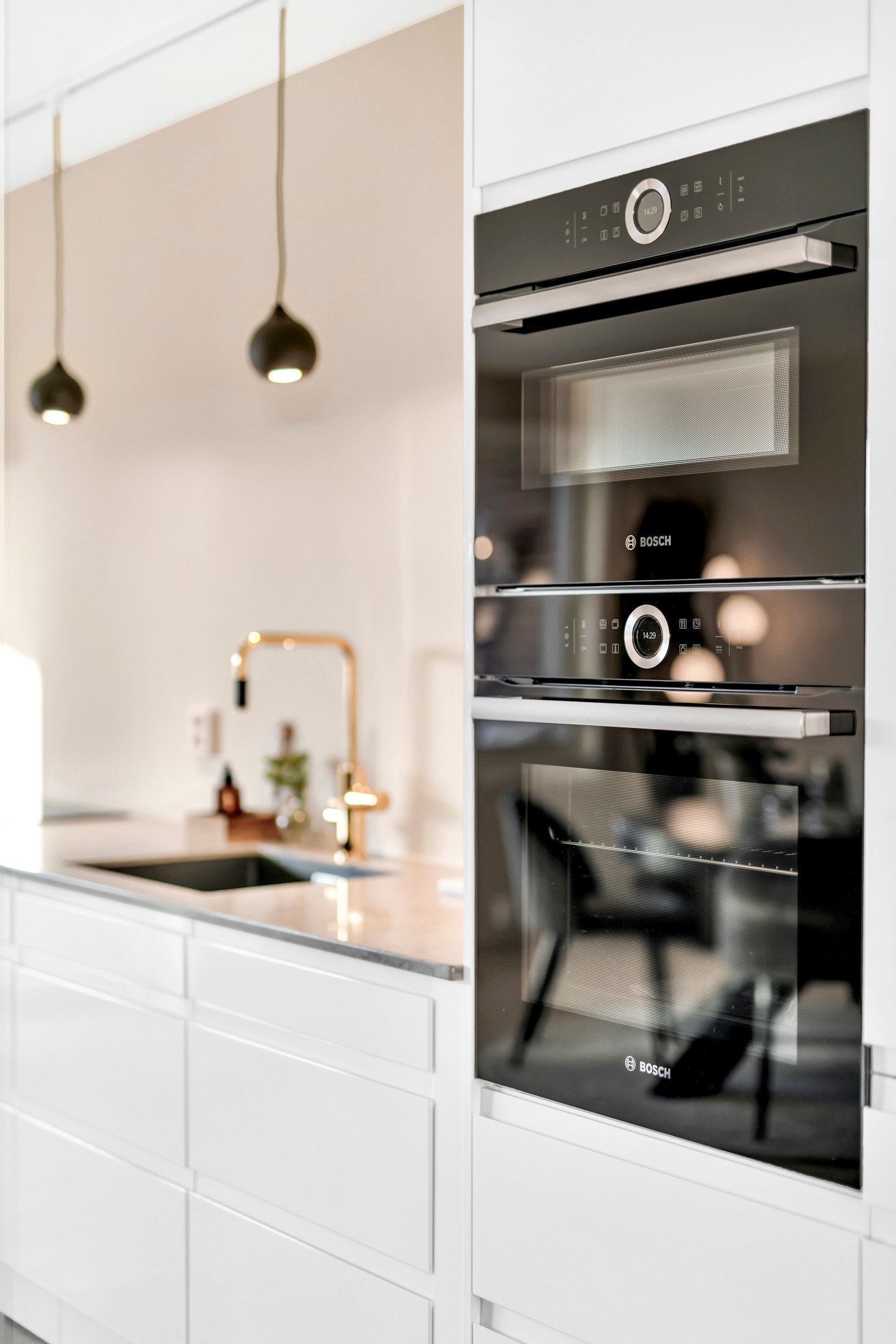 Stekeovn og kombiovn med micro, alt ligger til rette for gode matopplevelser i godt selskap Galleribilde