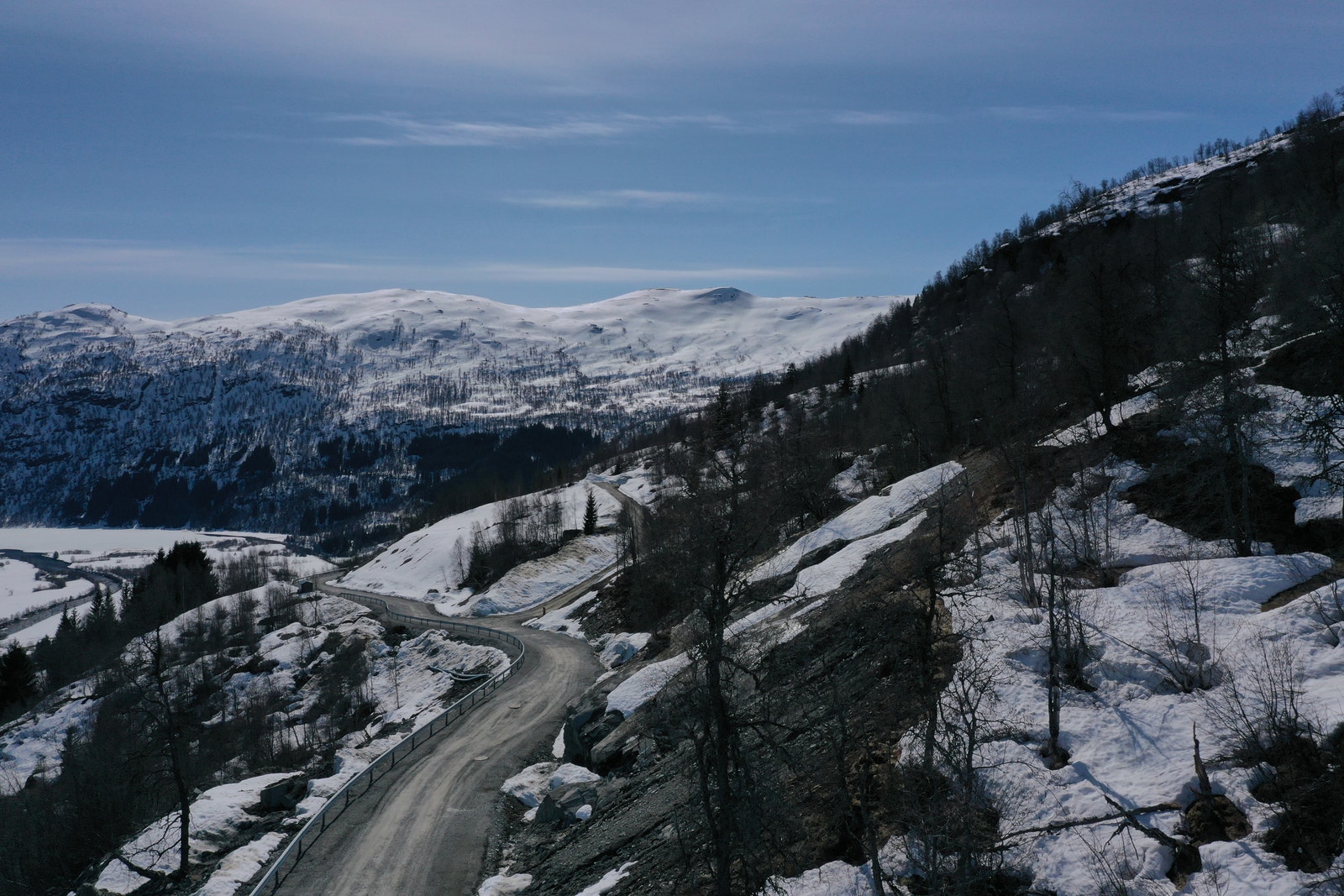Utsikt mot sør-vest - ny hyttevei fører deg til Svingen feltet.
Tomtene vil bli merket i terrenget slik at du også kan orientere deg på egenhånd. Vær OBS på mye anleggstrafikk. Galleribilde