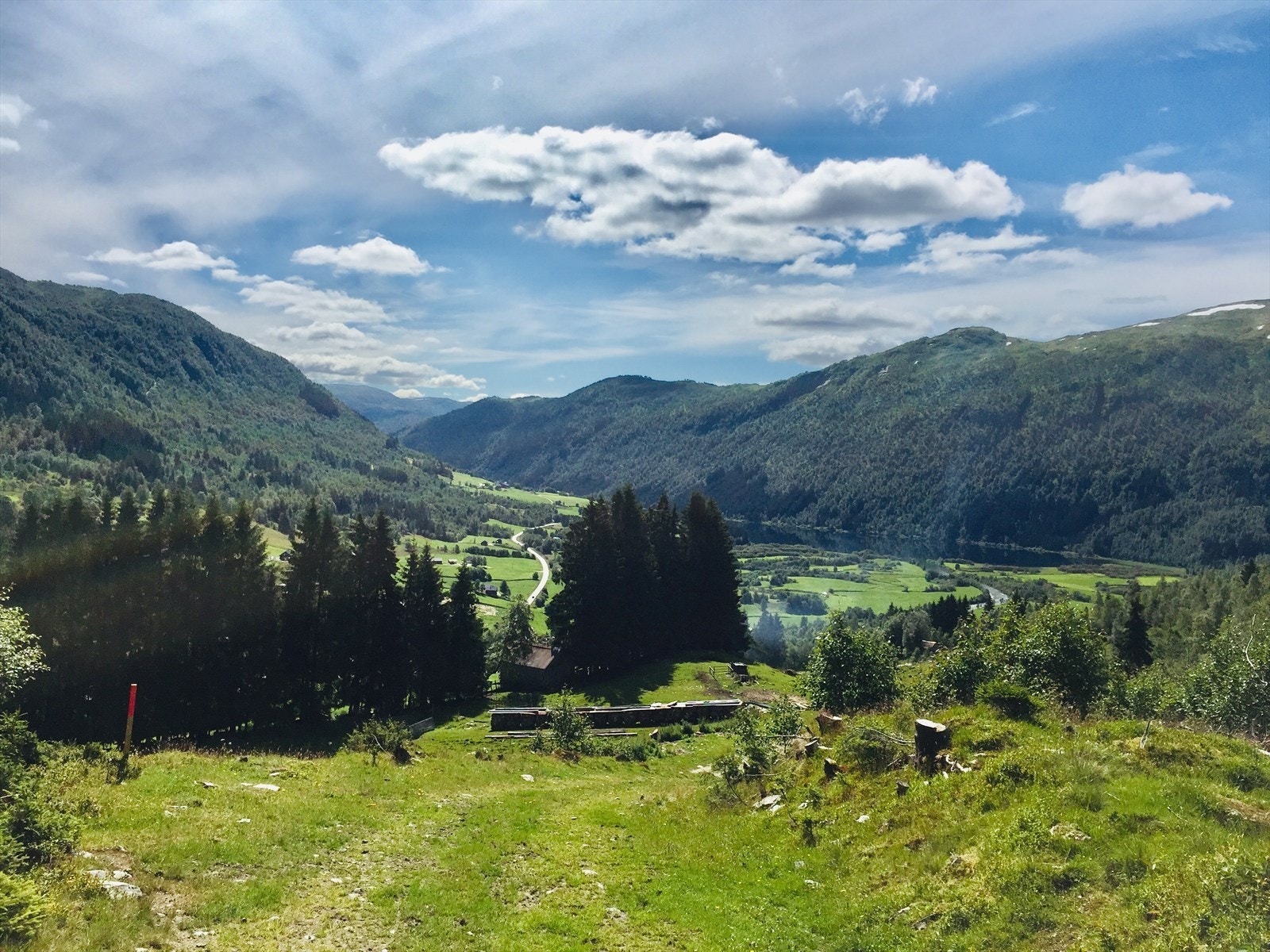 Her vil du få det beste Myrkdalen kan by på med storslått utsikt og blant dalens beste solgang. Galleribilde