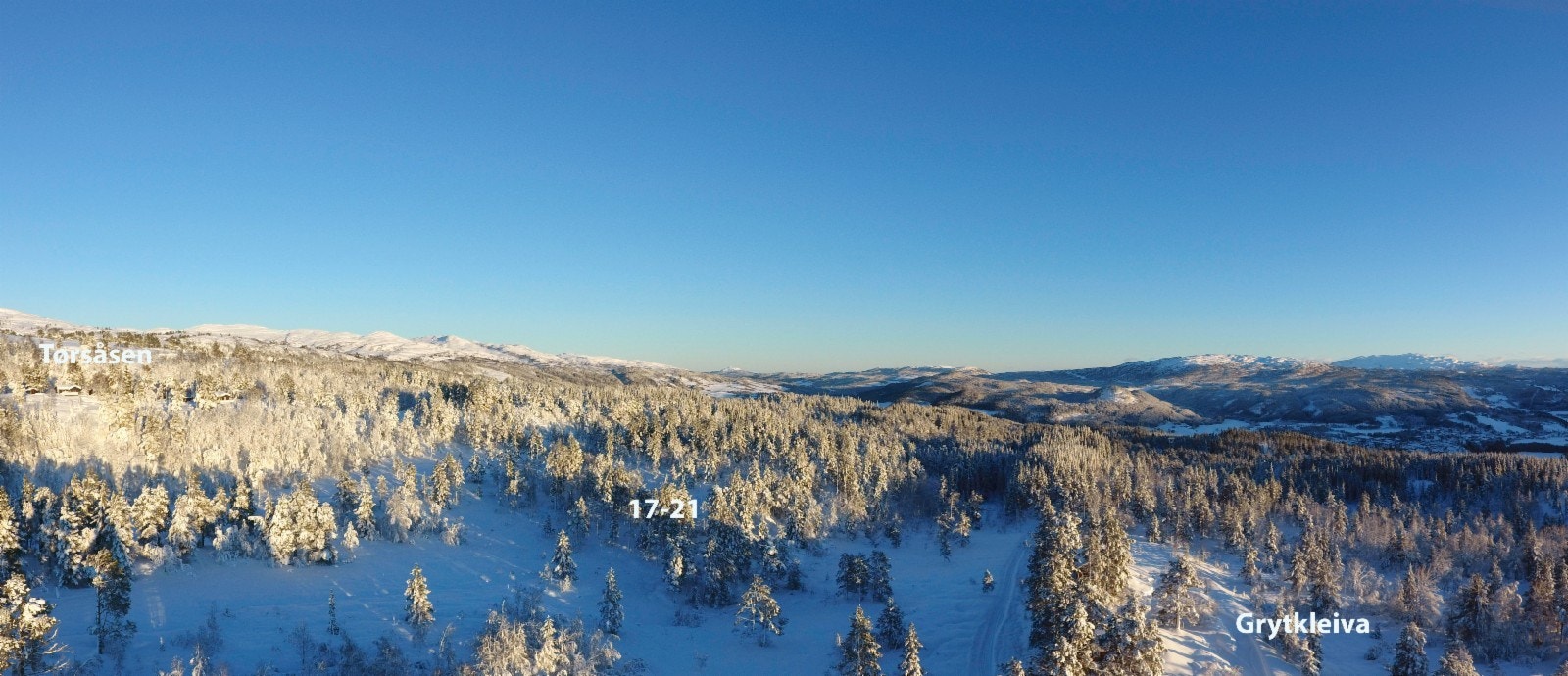 Her ser vi østover mot tomtene 17-21 Galleribilde