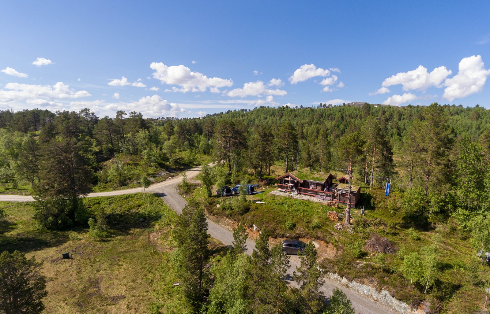 Utsikt mot nordvest hvor høyden på venstre hånd (Grytkleiva) har flere flotte tomter til salgs Galleribilde