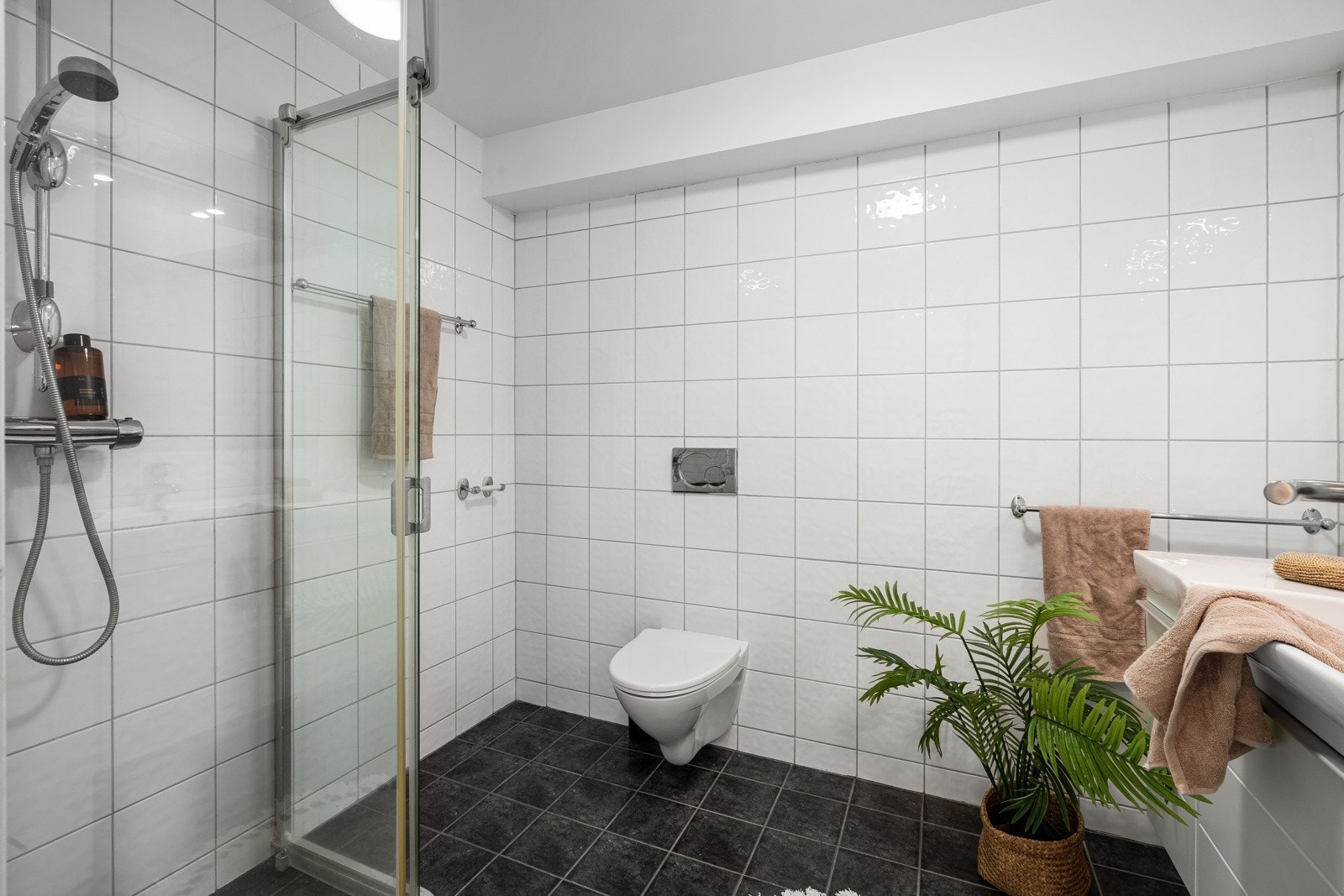 Velholdt bad med varmekabler Galleribilde