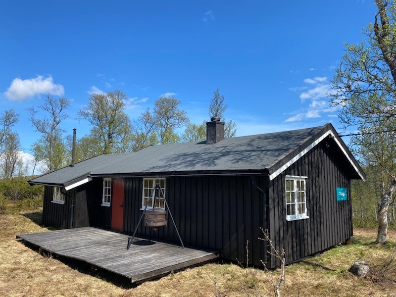 Dnb Eiendom og Espen Trana ønsker velkommen til Øvlinglia 80. Hytta ligger fint til i feltet og har stor eiet tomt på 1037 kvm Galleribilde