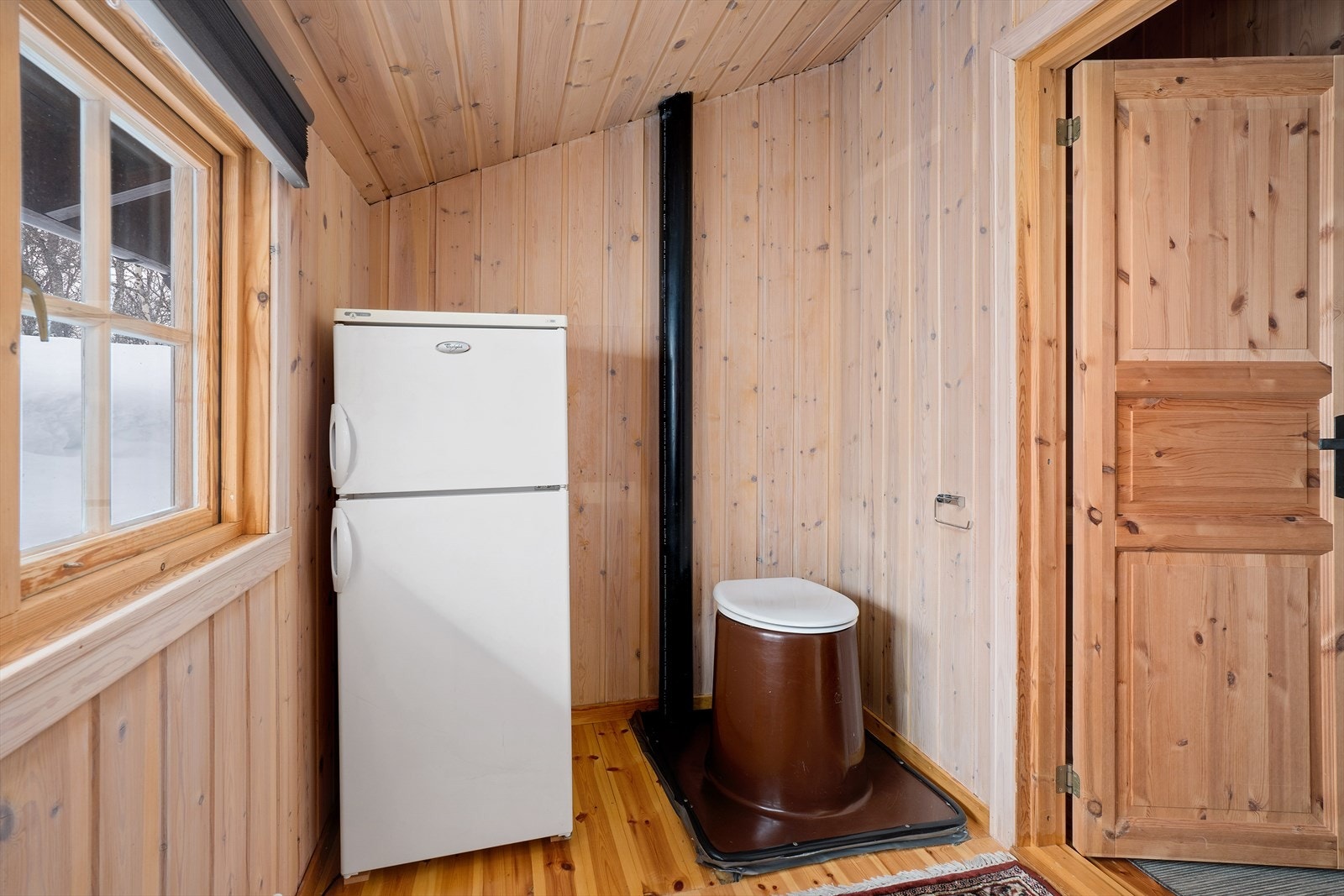 Badet har servantskap og mulldo Galleribilde