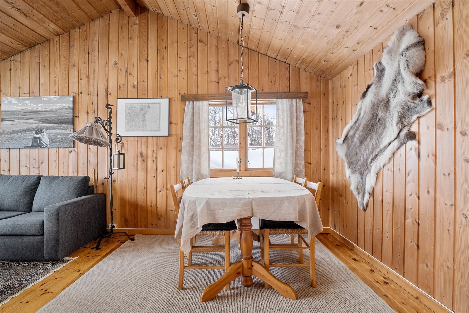 God plass til spisestue Galleribilde