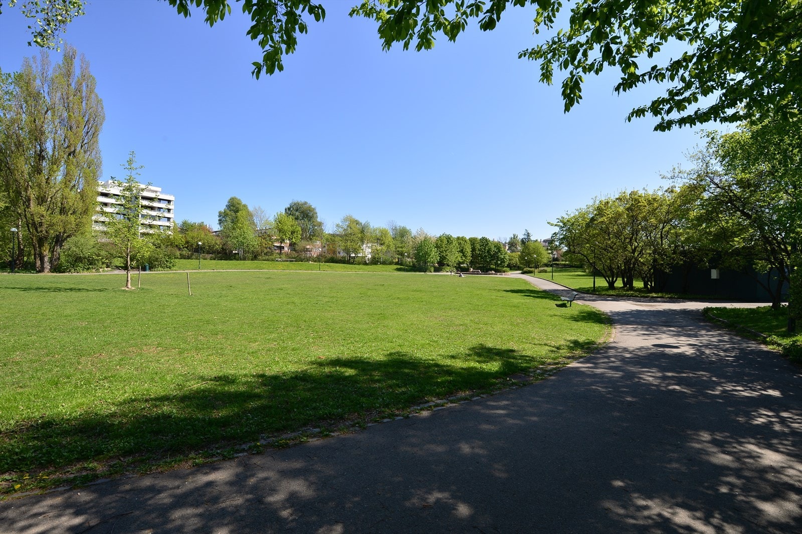 Kort vei til flere flotte parker og rekreasjonsområder, bla Frognerparken. Her fra Frøyas hage, 300 meter unna. Galleribilde