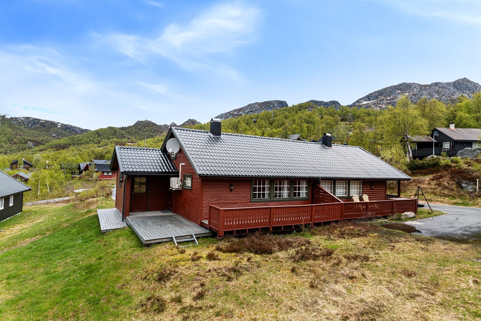 Flotte turområder like utenfor. Tilgang til hotell med god mat og basseng Galleribilde