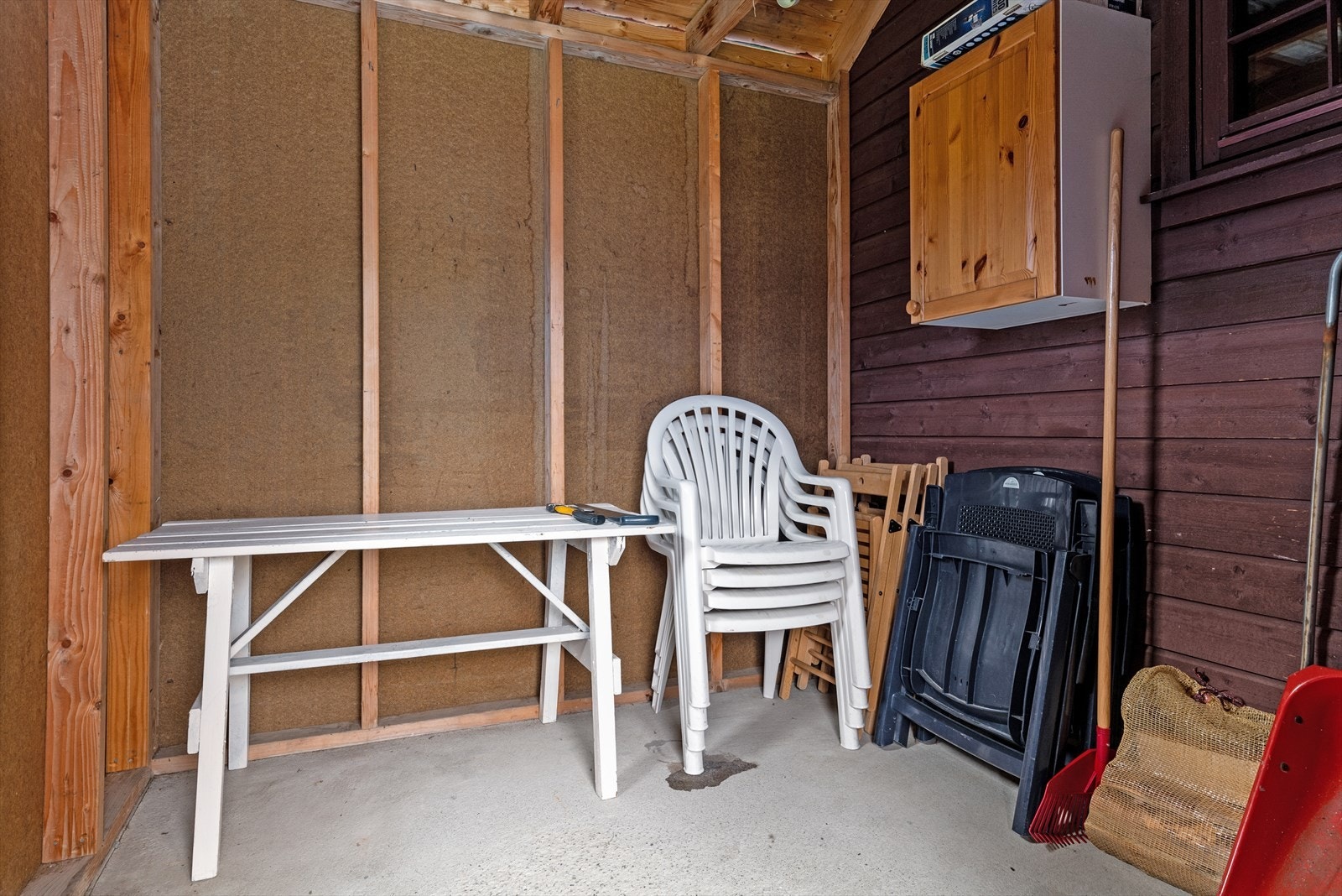 Utvendig bod ved inngangsparti Galleribilde