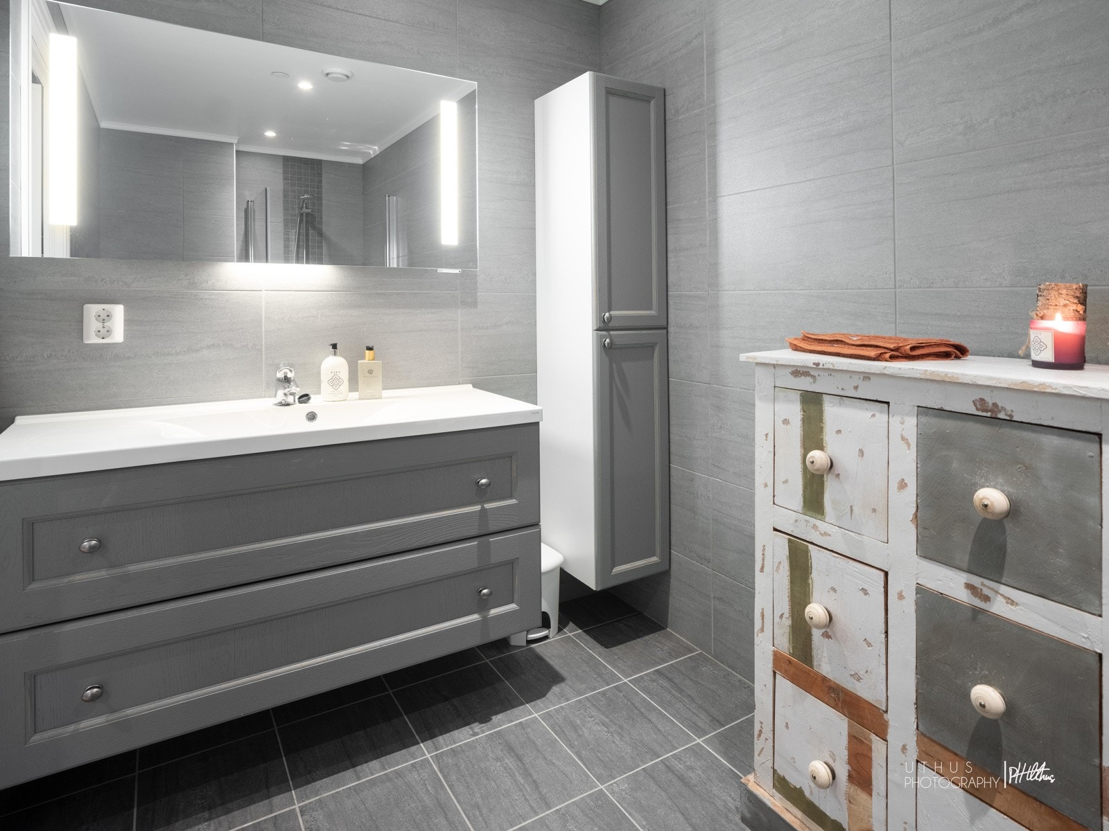 Innbydende flislagt bad Galleribilde