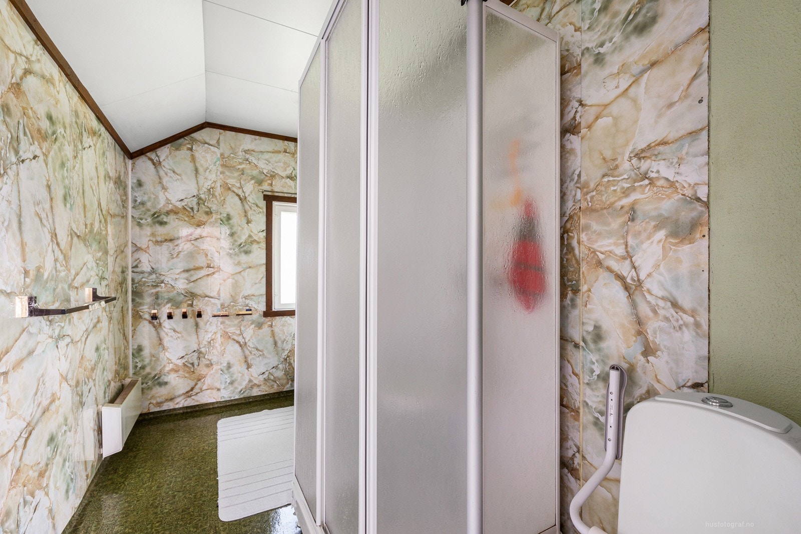 Servant i innredning, toalett og dusjkabinett Galleribilde