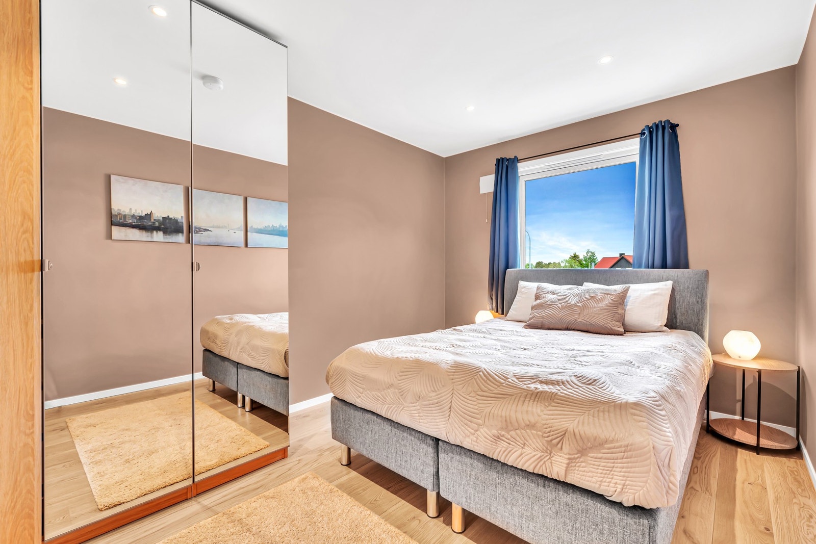 Soverom 1 er på ca. 11 kvm. Galleribilde