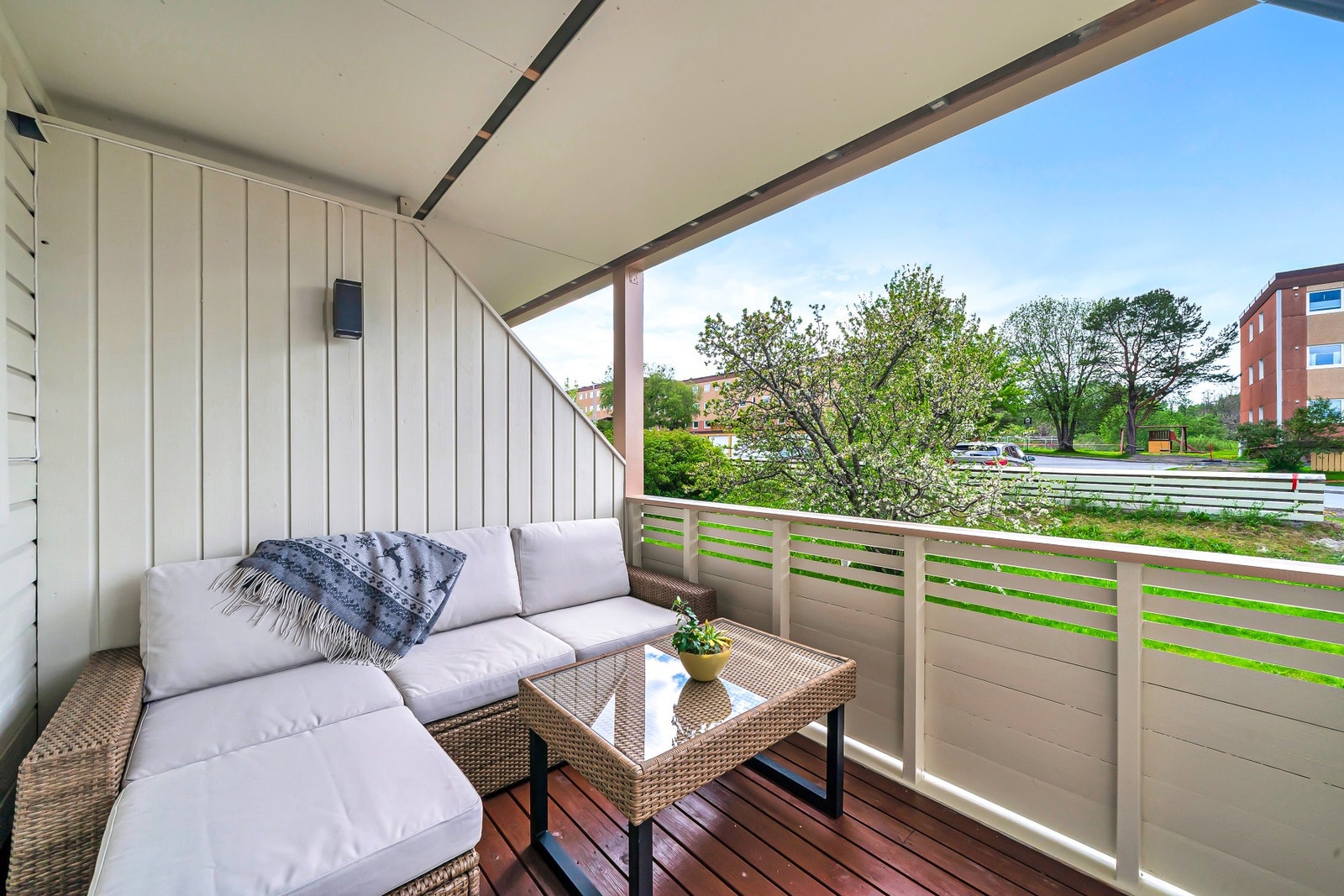 Vestvendt balkong med glimrende solforhold! Galleribilde