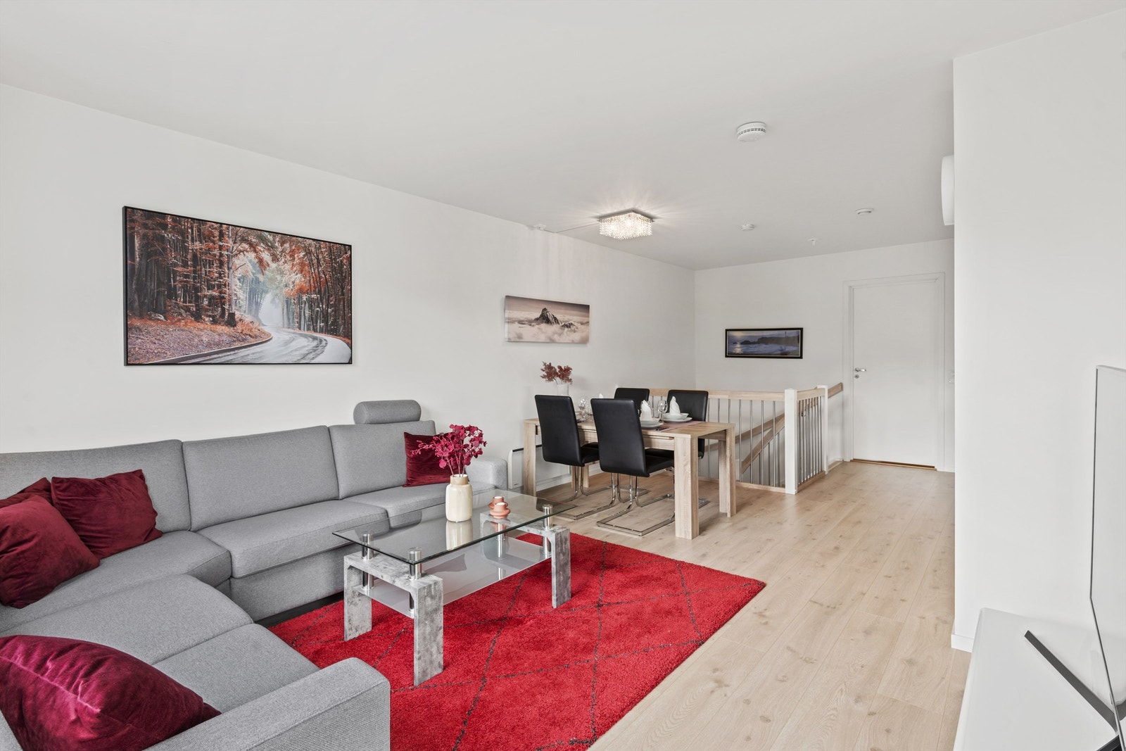 2. etasje består av stue, kjøkken, soverom og bod, samt utgang til stor takterrasse Galleribilde