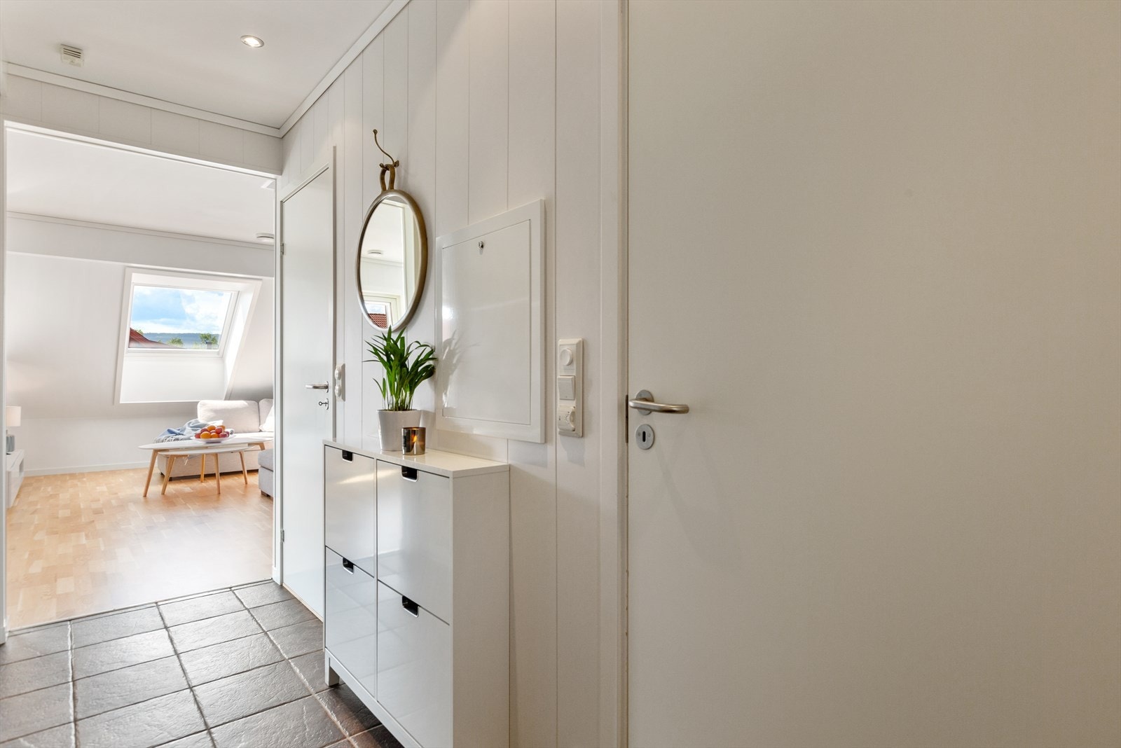 Videre er det fliser på gulvet med behagelig gulvvarme. Galleribilde