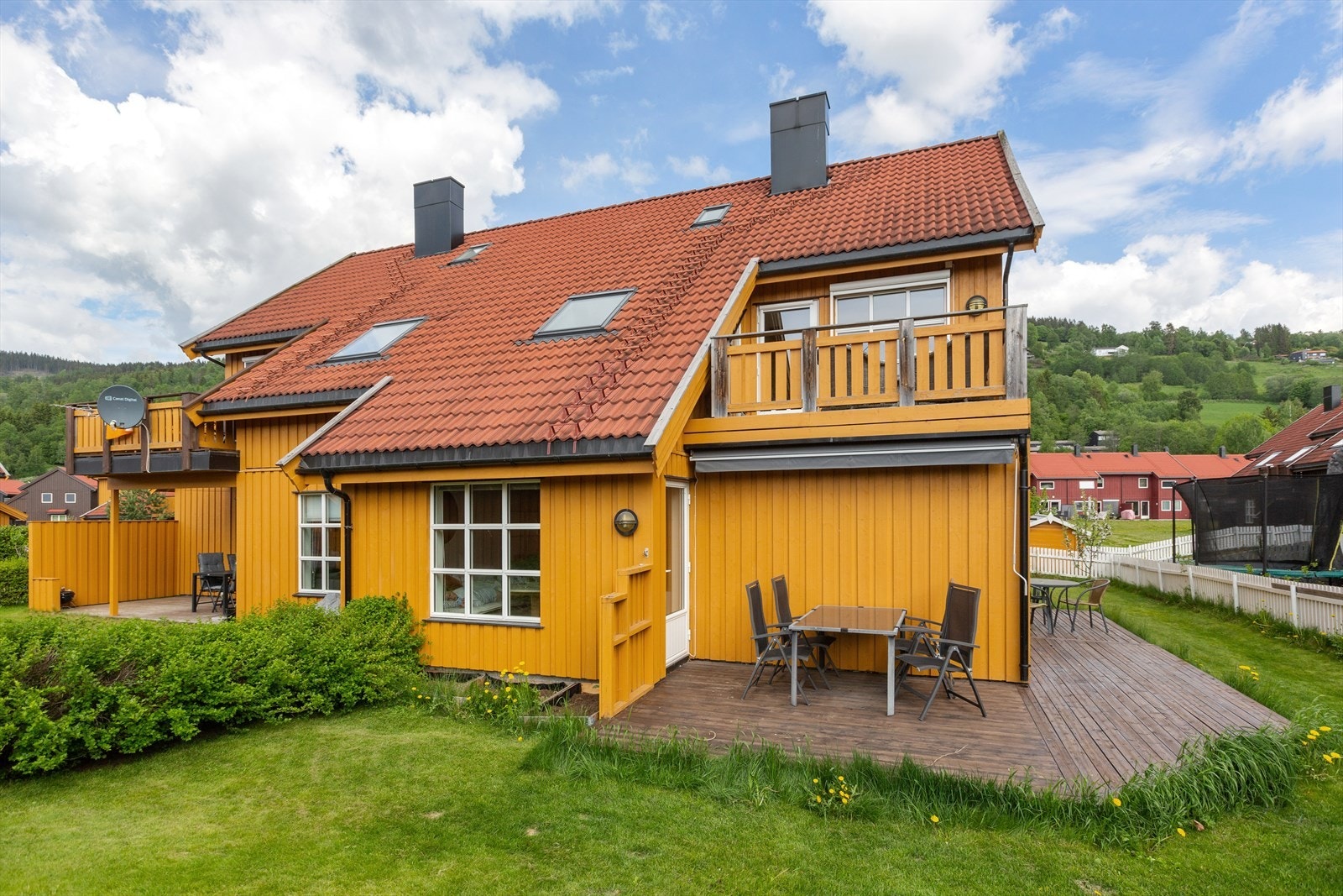 Boligen ligger i et etablert og attraktivt boligfelt i Fagstadlia i Nordre Ål. Galleribilde