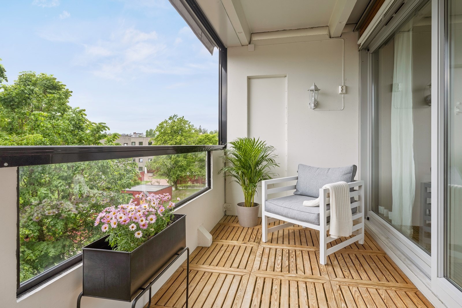 Ina Sartz v/DnB Eiendom har gleden av å presentere en påkostet 4-roms endeleilighet i Hovseterveien 44 C. Galleribilde