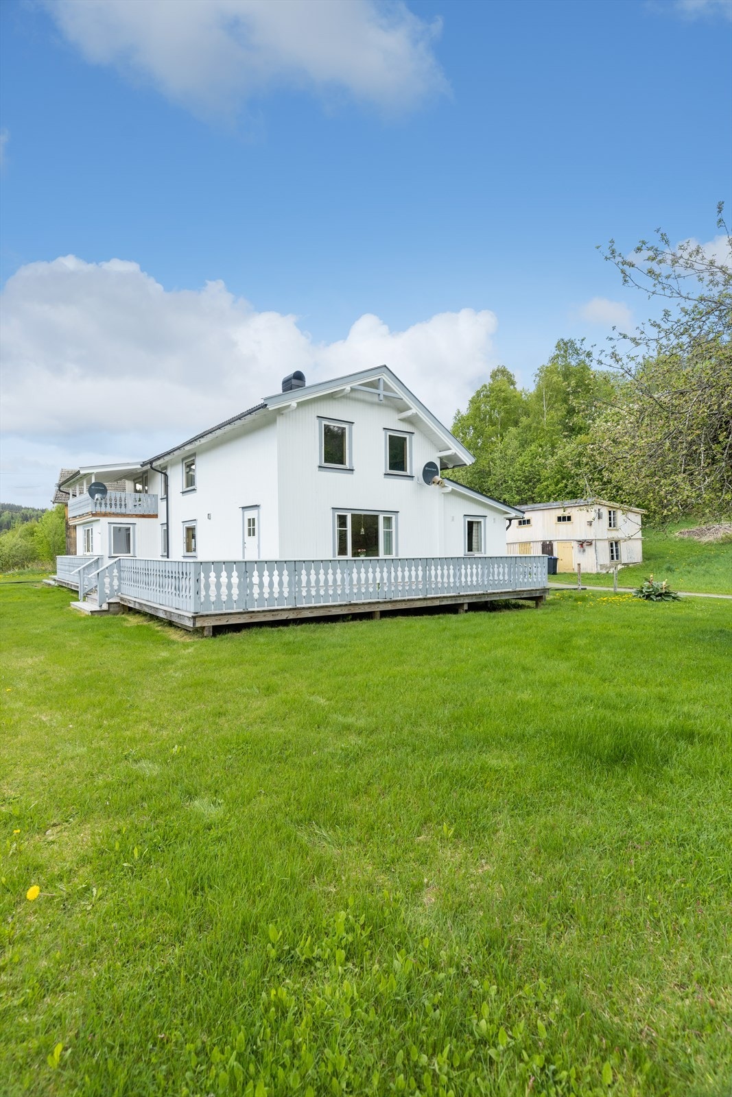 Fasade fra hagen Galleribilde