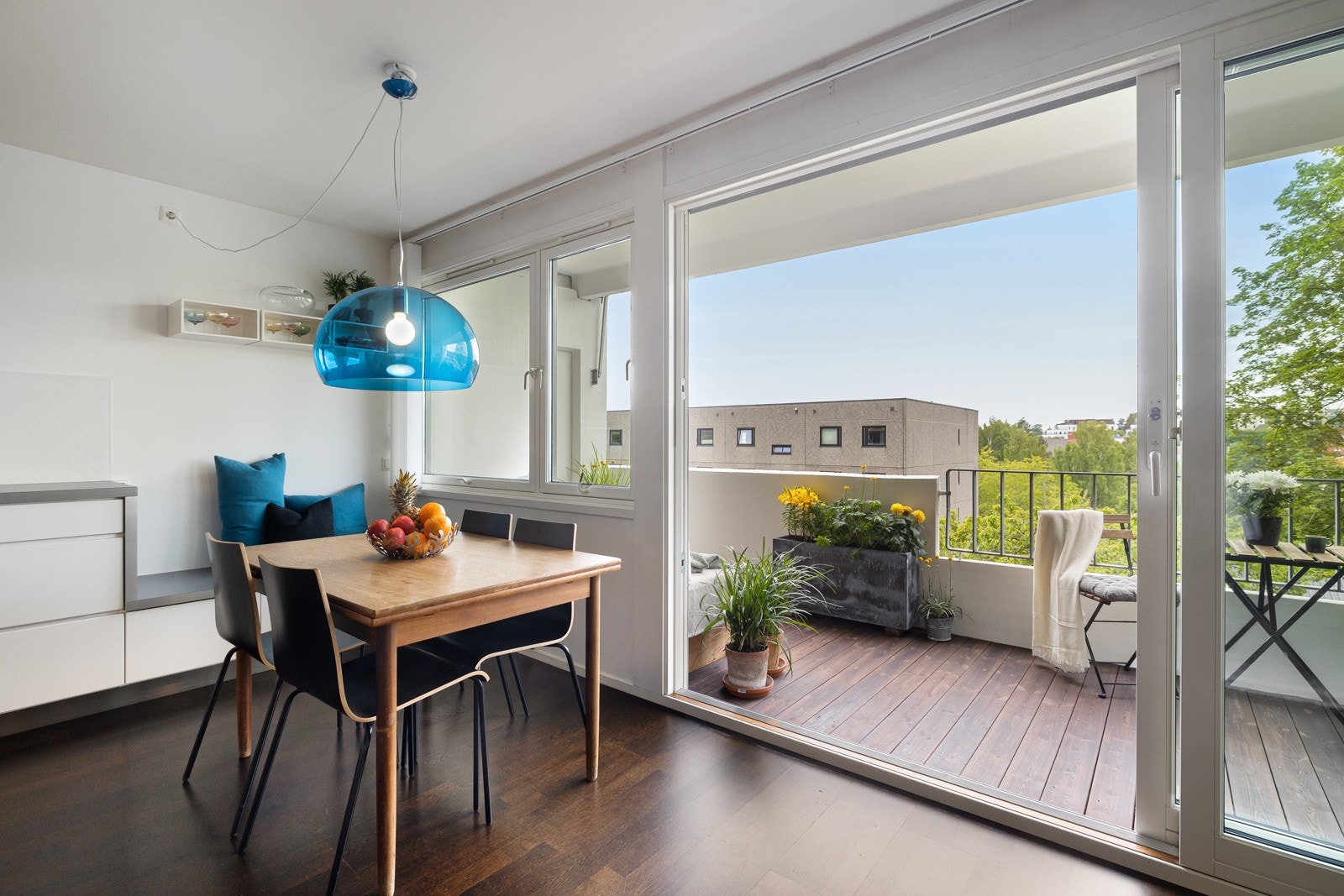 I 2012 ble det bl.a. pusset opp bad og kjøkken, lagt nye gulv, oppgradert el-anlegg, behandlet overflater og skiftet innvendige dører m.m. Galleribilde