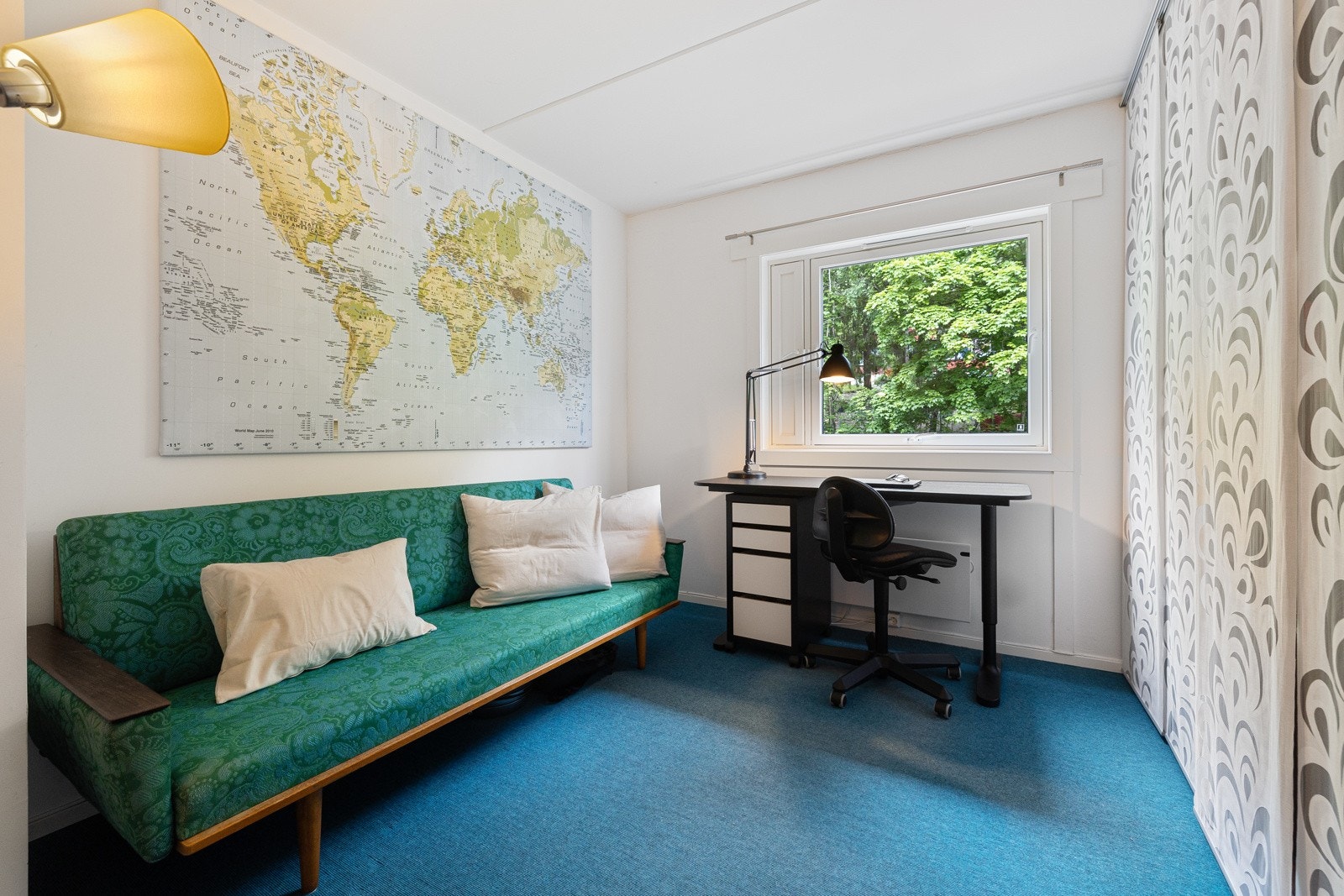 Soverom 3 er i dag innredet som kontor. Alle soveromsvinduer ble skiftet i 2015. Galleribilde