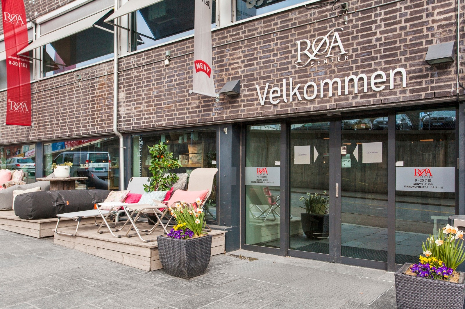 Få minutters gange til Røa sentrum. Galleribilde