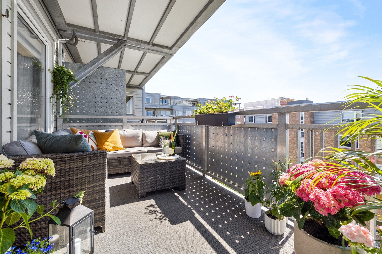 Solrik sydvendt balkong på 8,8 m2. Galleribilde