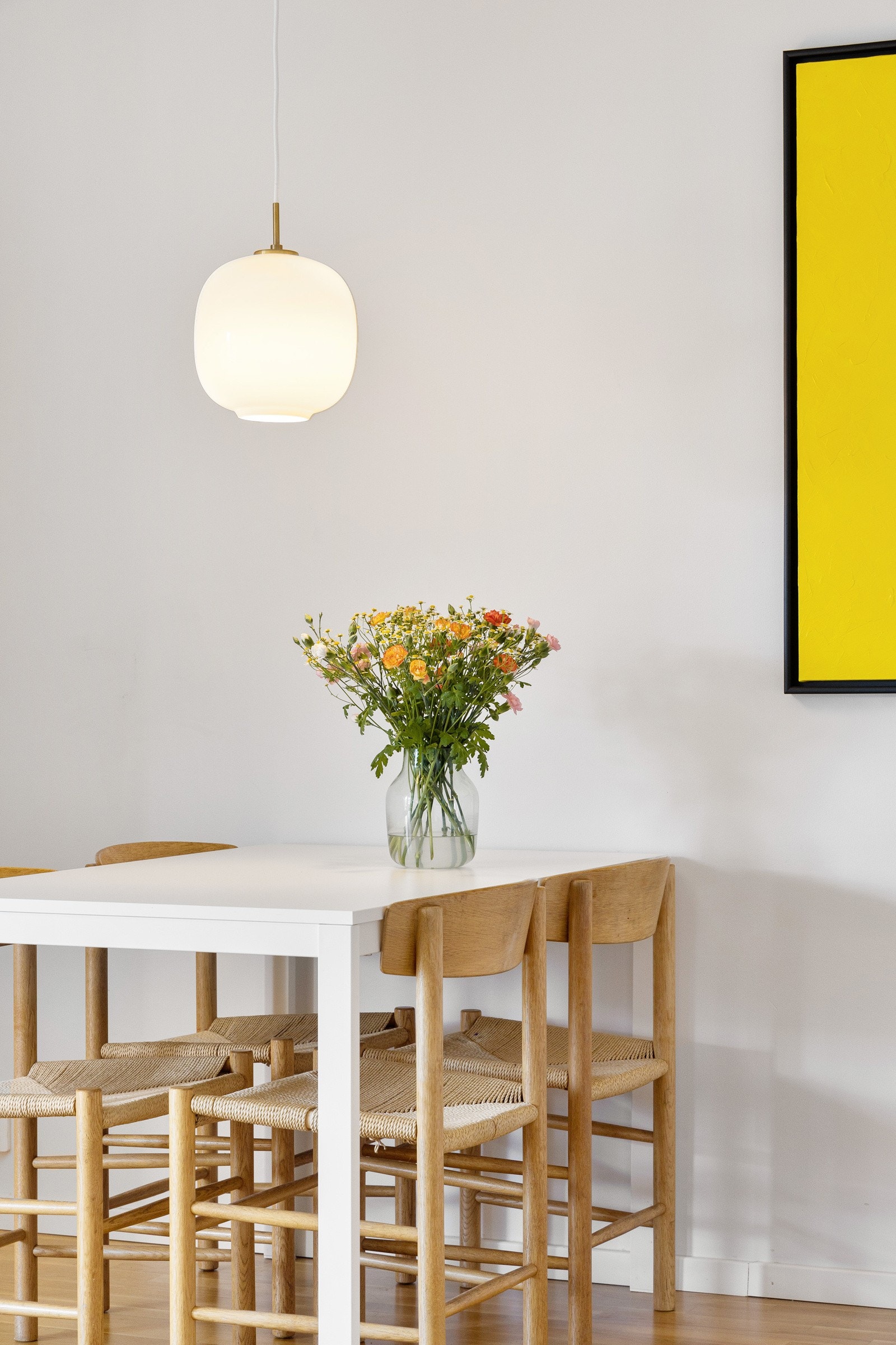 Plass til spisebord for hyggelig sammenkomster i tilknytning til kjøkkenet. Galleribilde