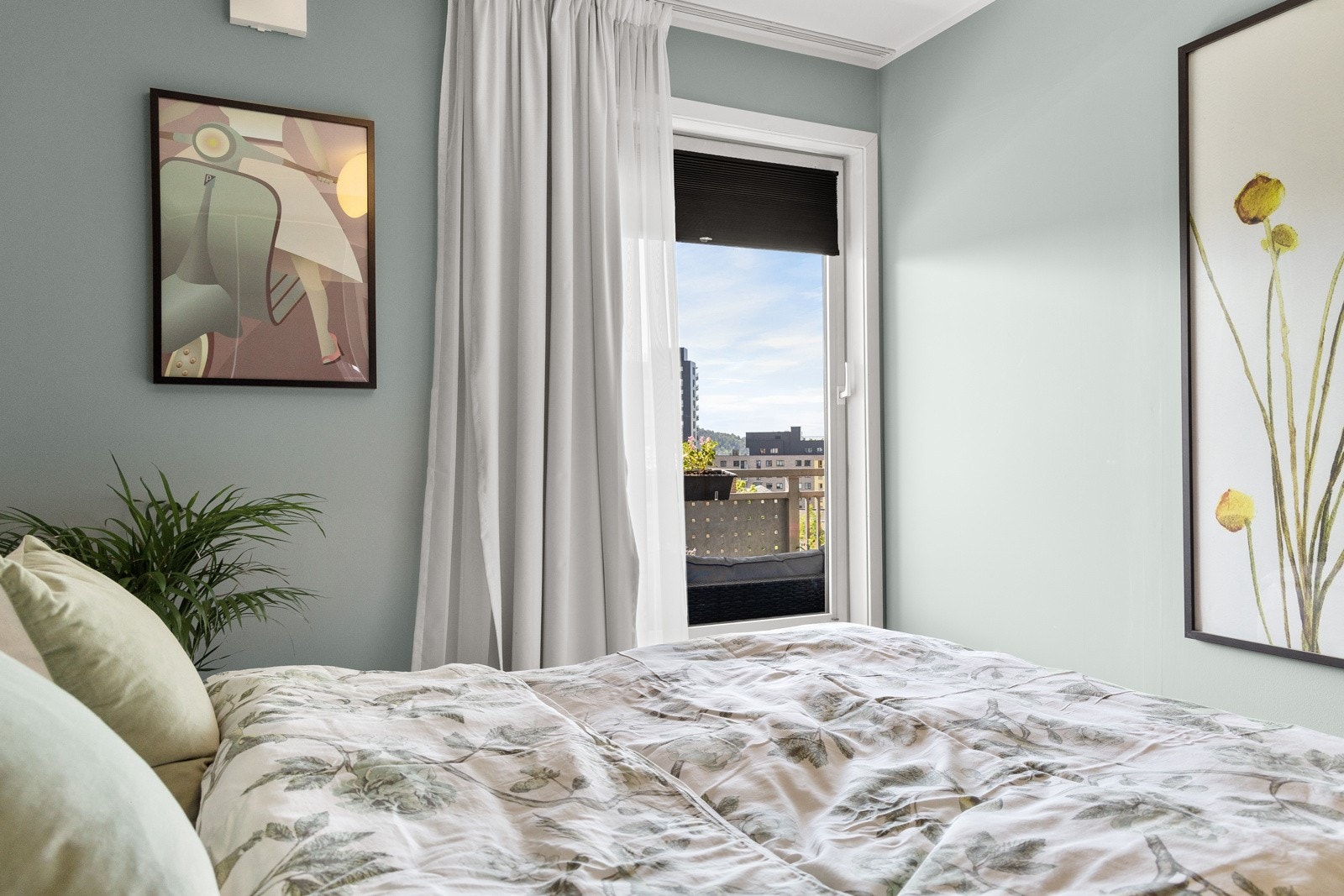 Begge soverommene ligger vendt mot rolig gårdsrom. Galleribilde