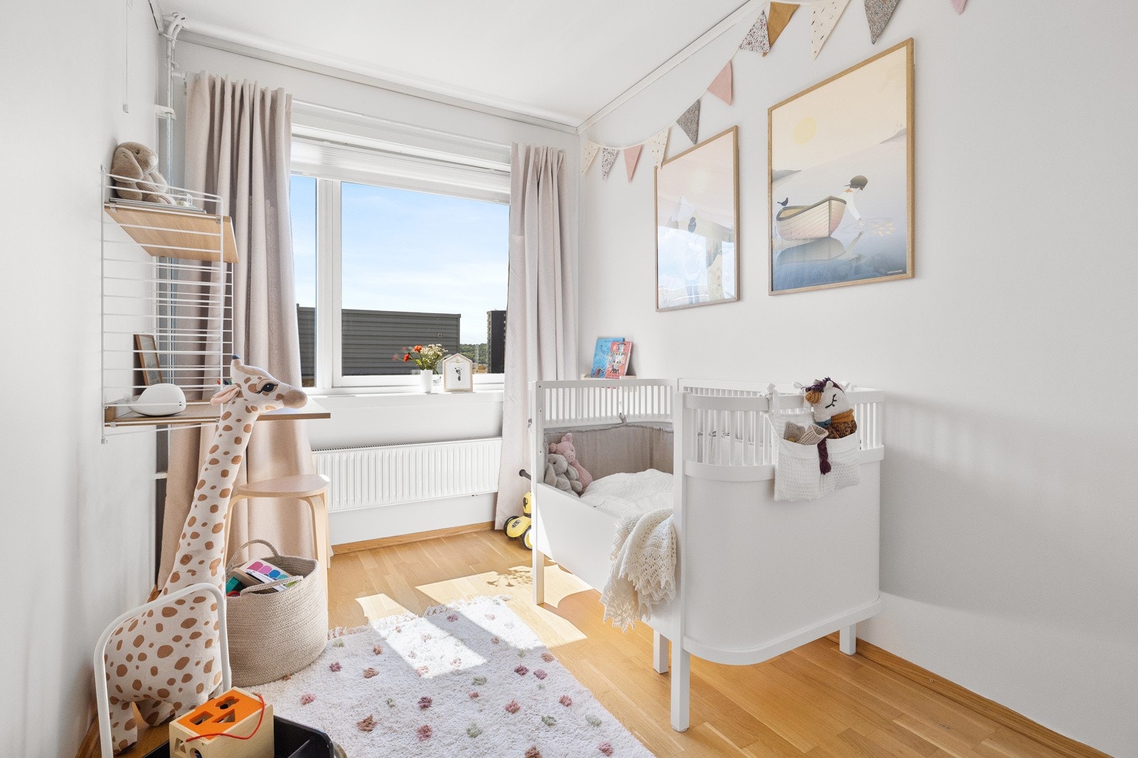 Soverom 2 passer utmerket til gjesterom, kontor eller barnerom - alt etter eget ønske. Galleribilde