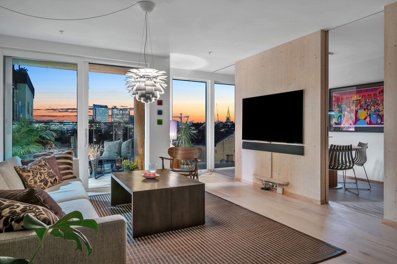 Dette er en lekker, gjennomgående 4-roms med høy standard og en rekke fasiliteter Galleribilde