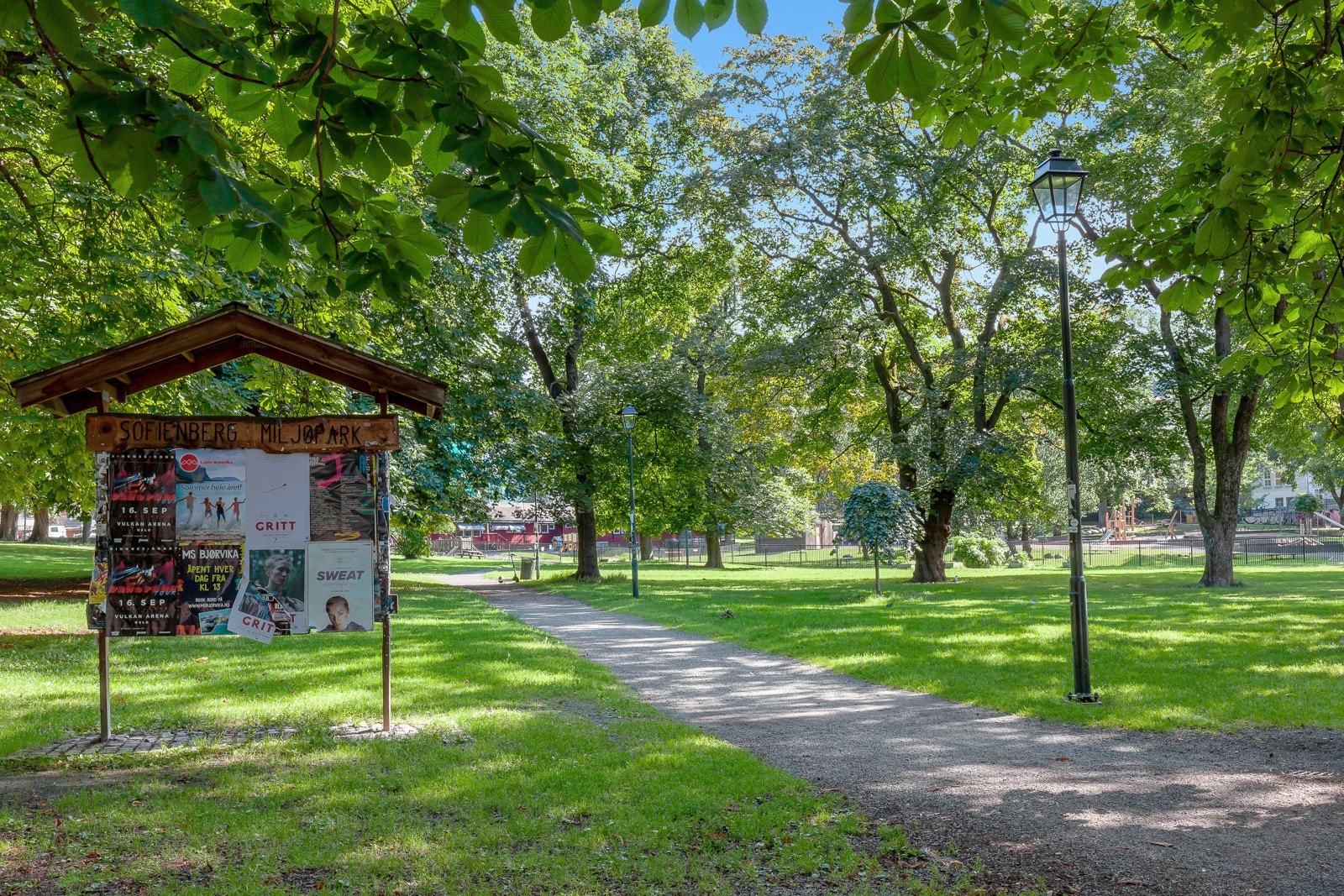 Bydelen har flere store park- og grøntanlegg, blant dem kan vi nevne Sofienbergparken, Birkelunden, Olaf Ryes Plass, Botanisk hage og Akerselva med fine turmuligheter sommer som vinter Galleribilde