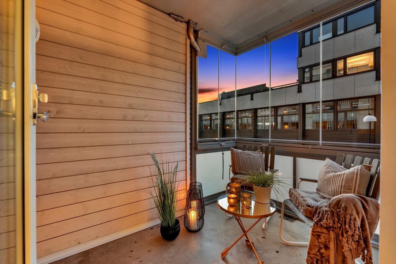 Stuen har utgang til nydelig terrasse. Galleribilde