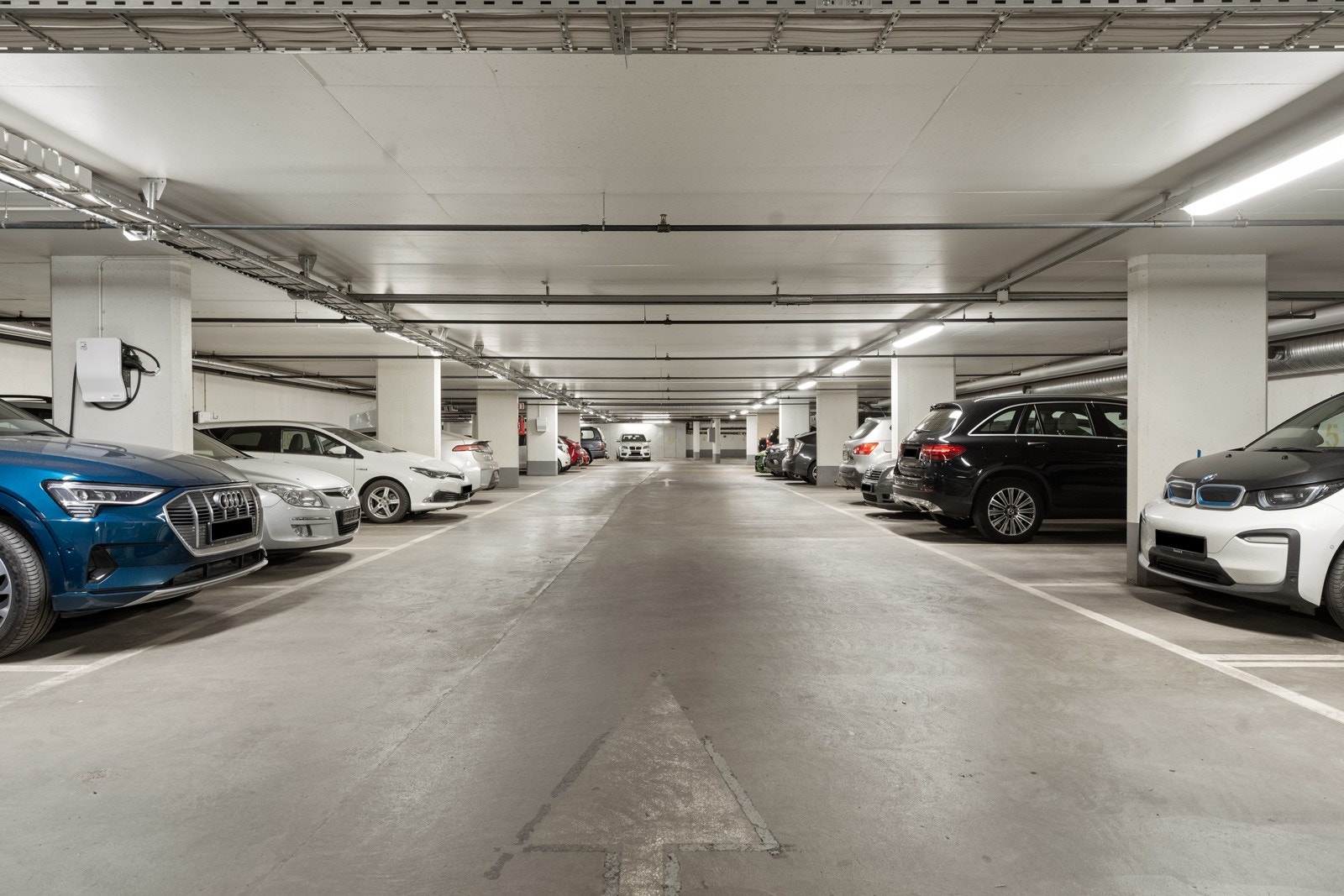 Garasjeplass i garasjeanlegget med direkte heis. Galleribilde