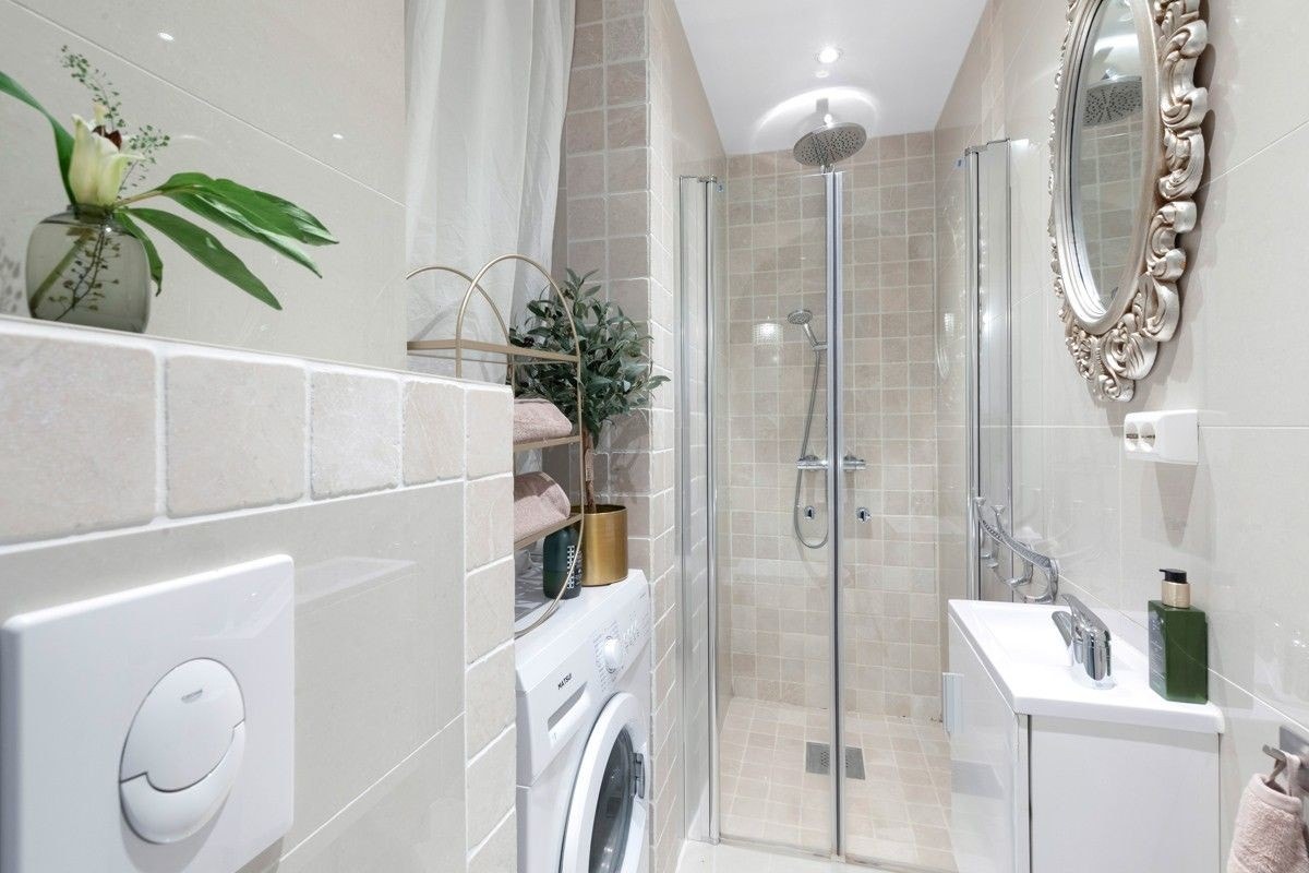 Lekkert flislagt bad. Galleribilde