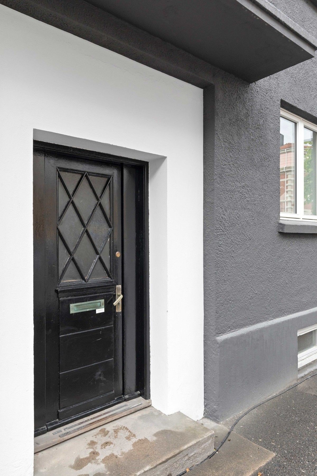 Ytterdør inn til felles trappegang. Galleribilde