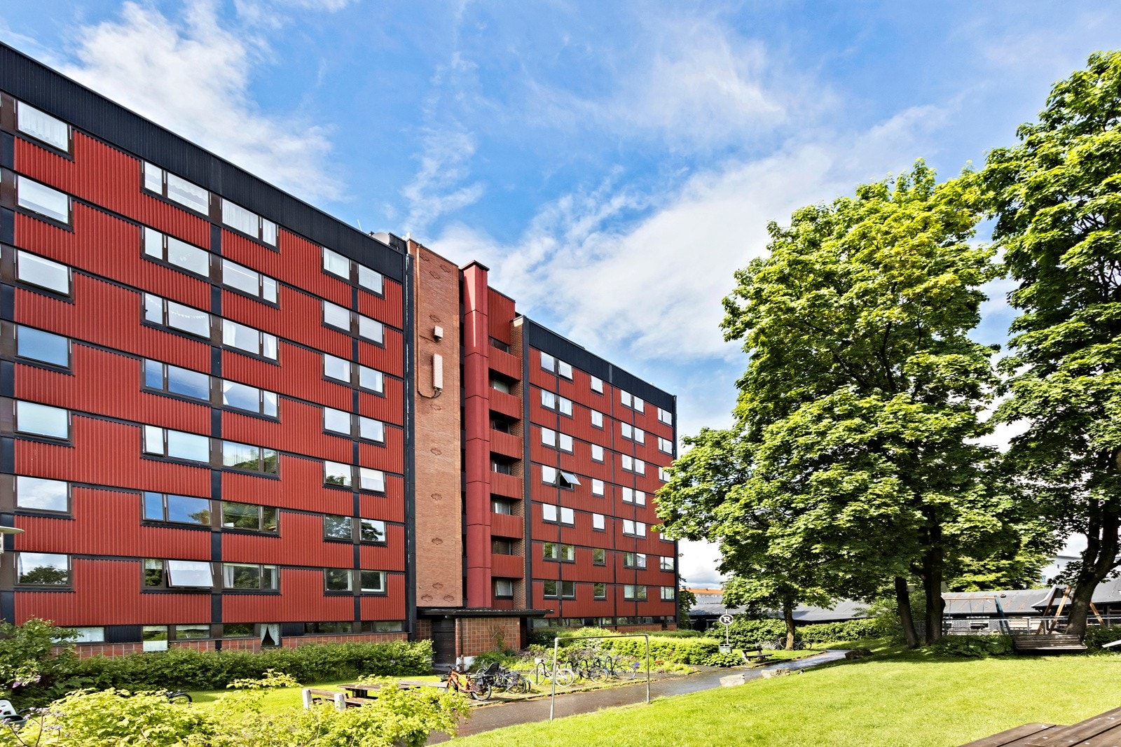 Sandaker borettslag er et stort borettslag med store grøntområder. Galleribilde