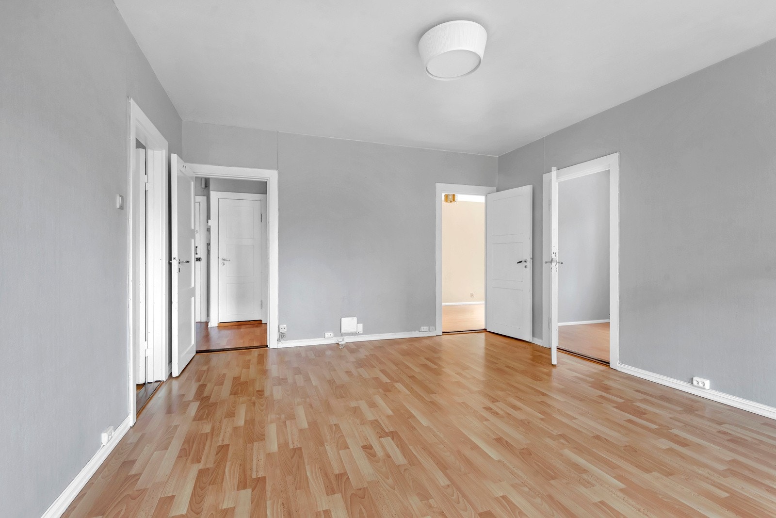 Man kommer langt med litt kjærlighet og velvilje. Brett opp ermene, og skap deres drømmehjem! Galleribilde