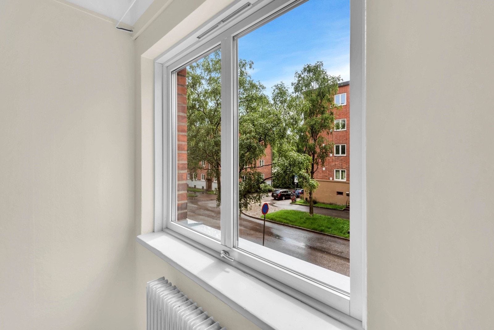 Begge soverom har for øvrig et flott skue mot nabolaget. Galleribilde