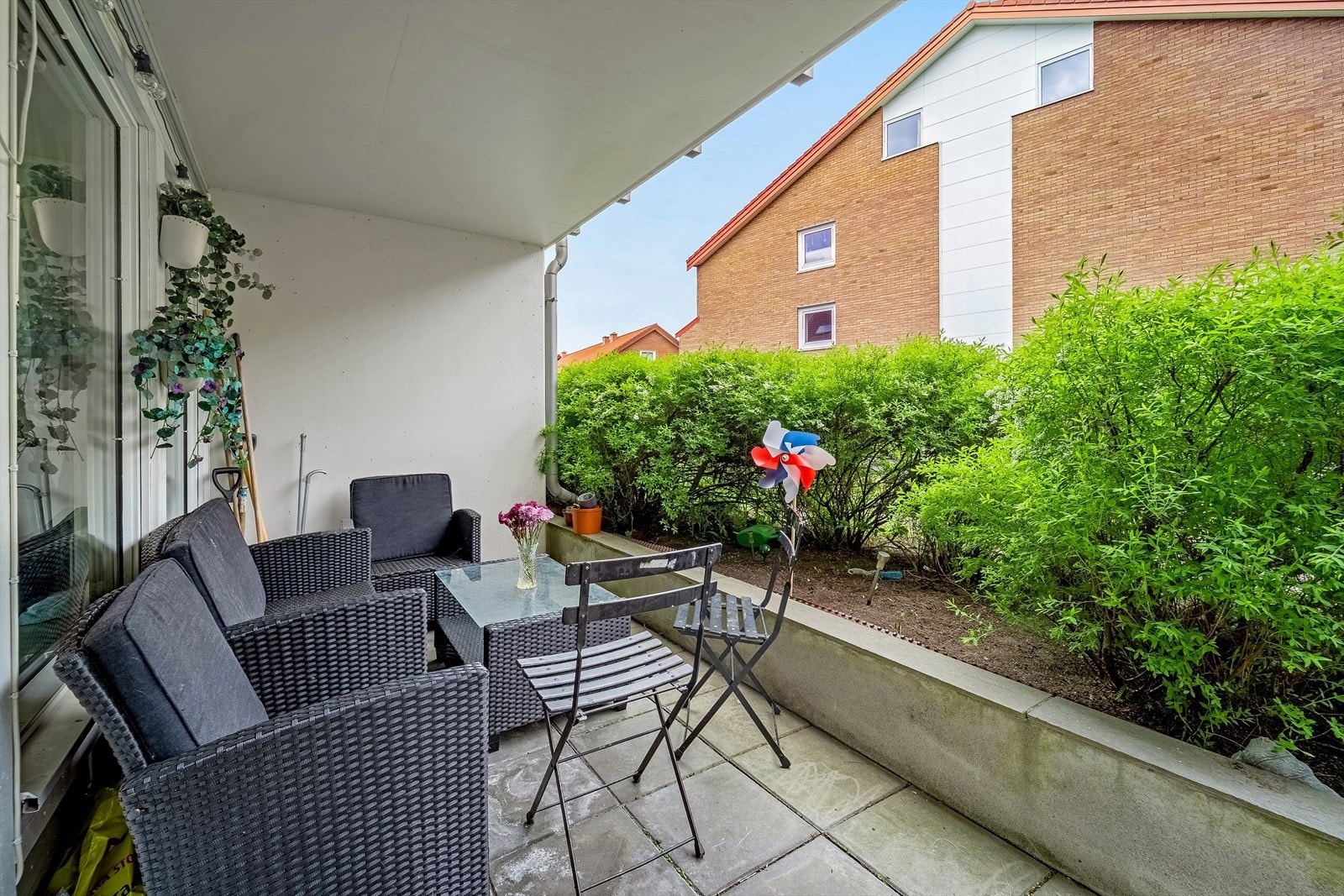 ca 8 m² overbygd markterrasse Galleribilde