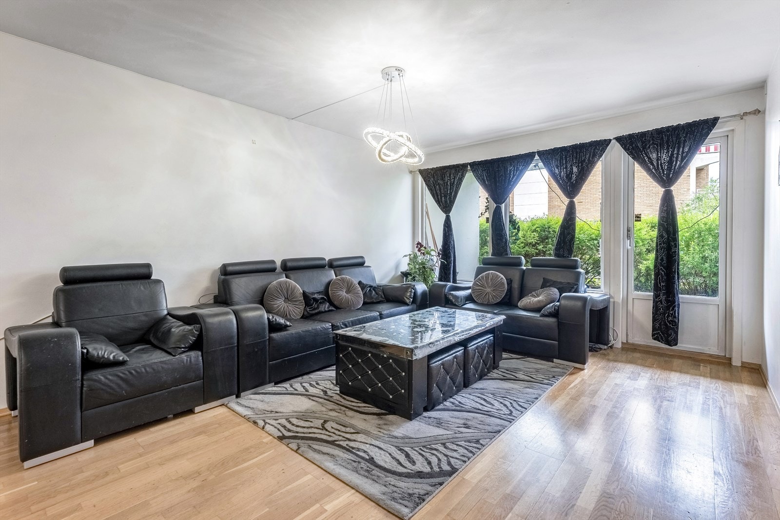 Fra stuen har man direkte adkomst til den koselige terrassen. Galleribilde