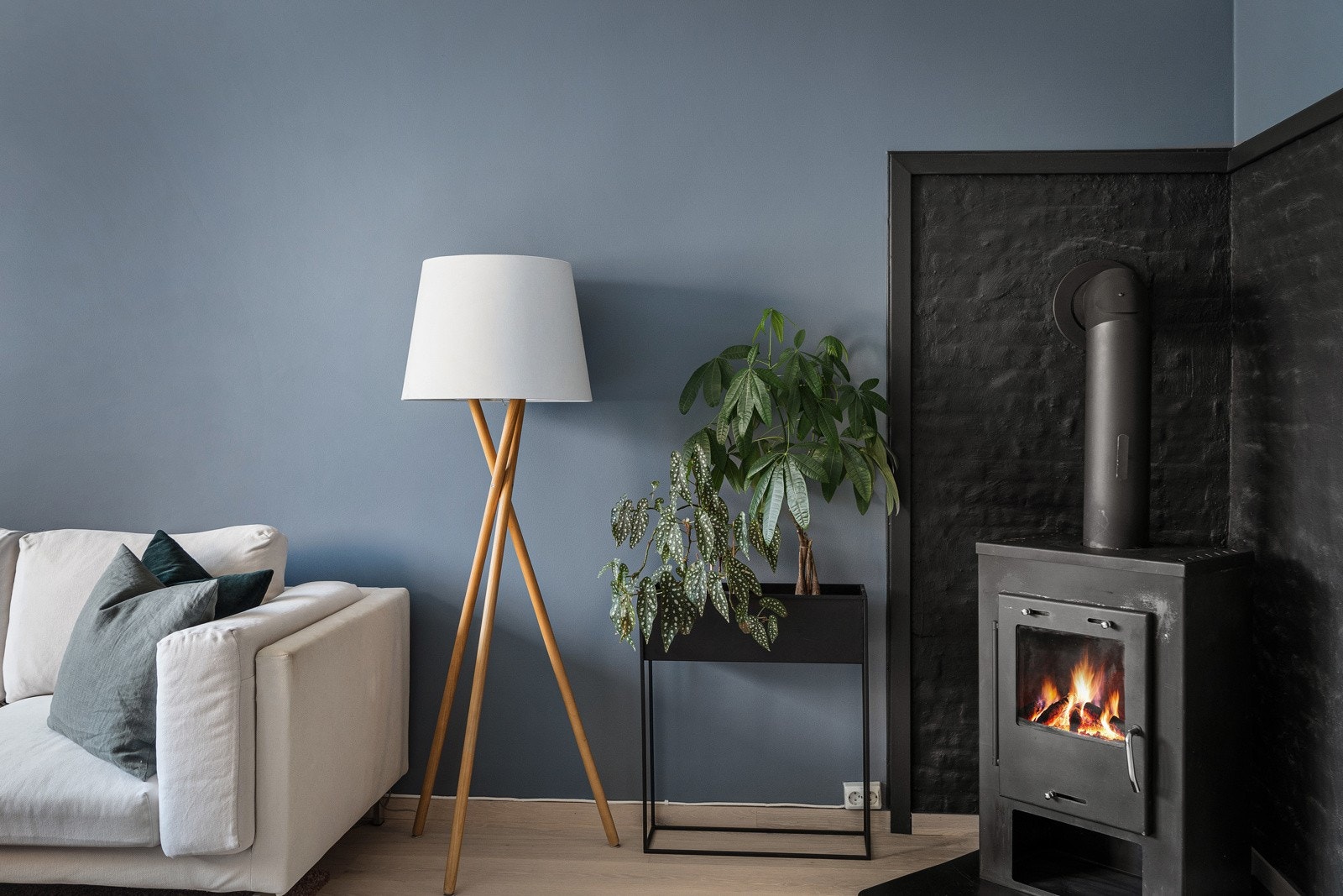 Koselig peisovn i hjørnet som gir lun og god varme. Galleribilde