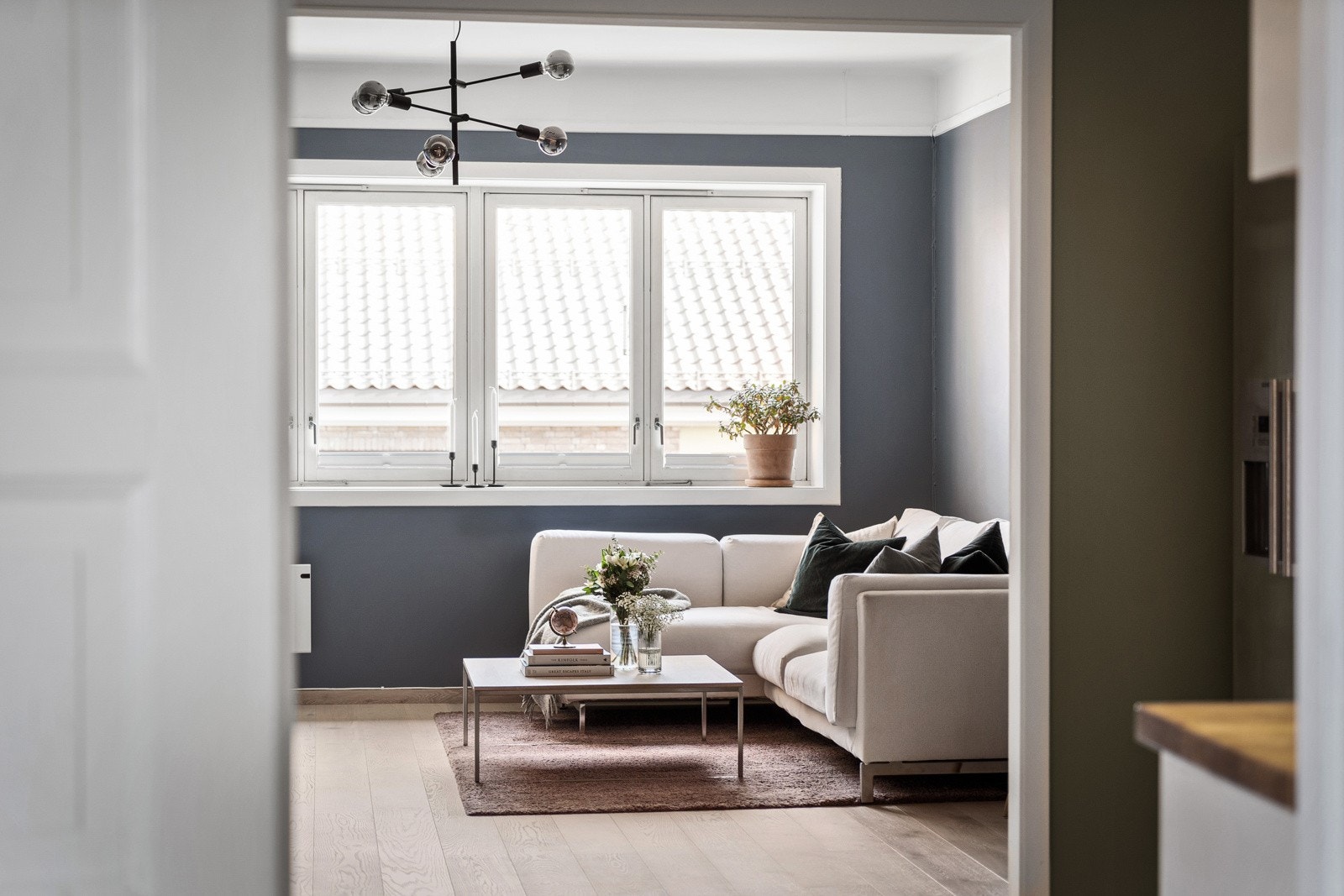 Boligen er gjennomgående og har arealeffektiv planløsning med god størrelse på alle rom! Galleribilde