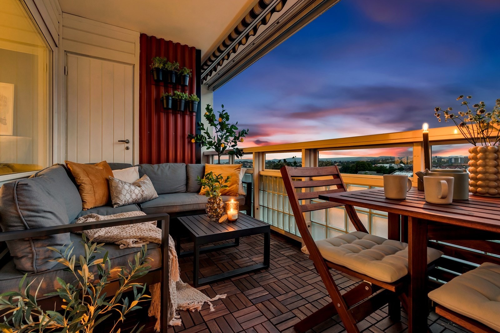 Leiligheten har koselig balkong med fantastisk utsikt! Galleribilde