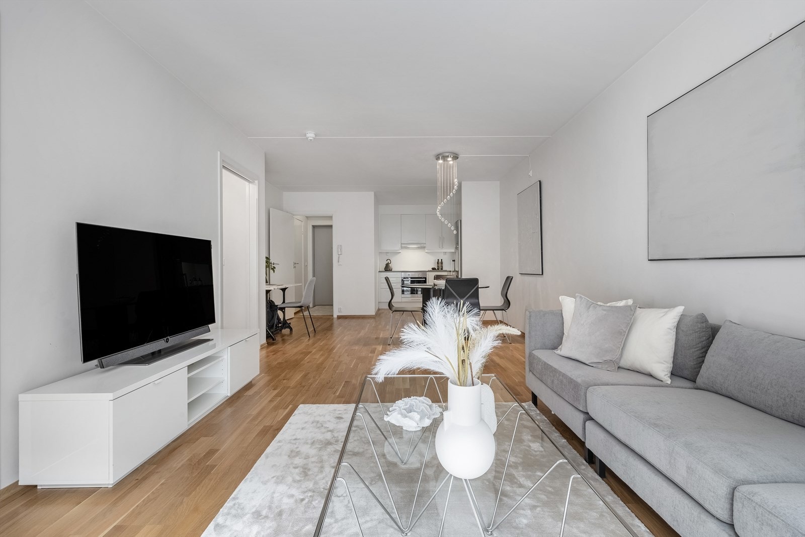Stuen er lys og kan enkelt innredes. Galleribilde
