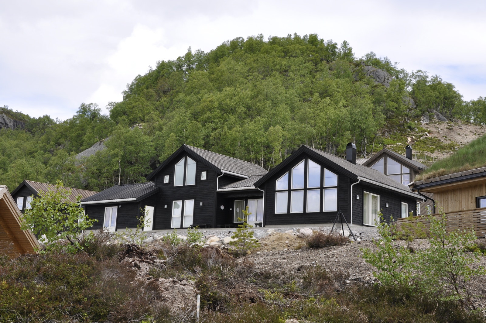 Bygde hytter på feltet Galleribilde