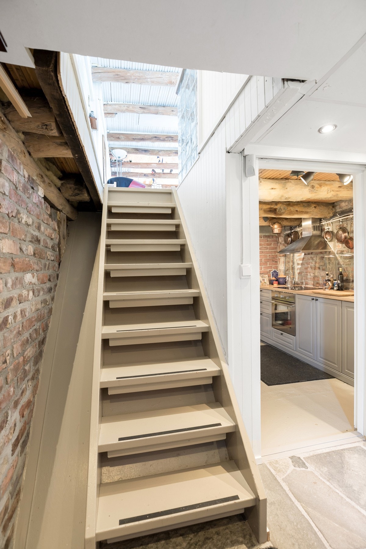 Trappen mellom etasjene. Galleribilde