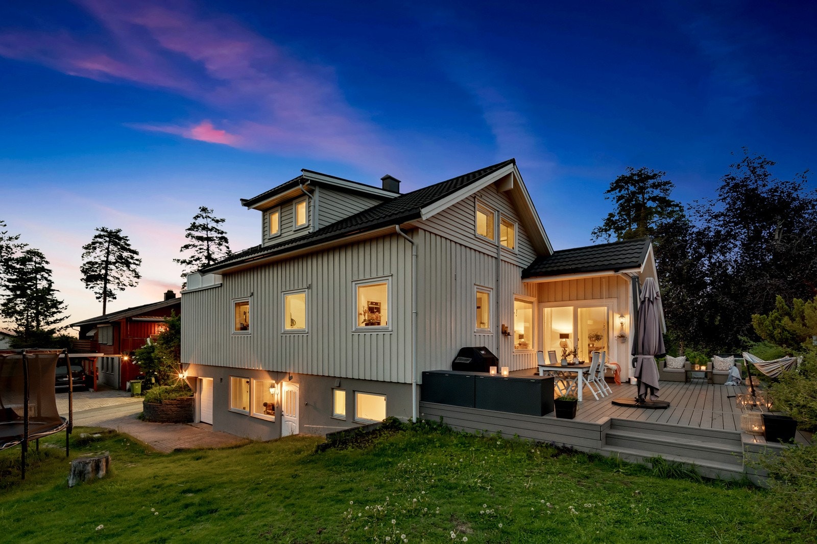 Eiendommen ligger i et rolig, populært og meget barnevennlig boligområde på Kurland i Lørenskog kommune Galleribilde