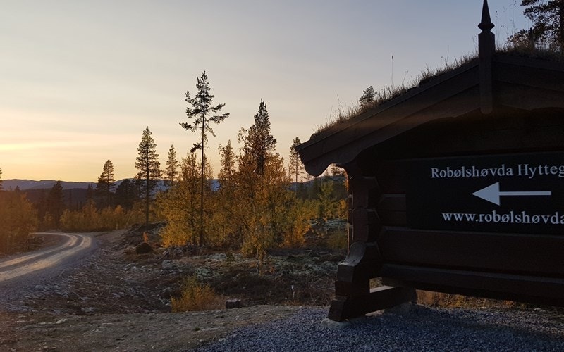 Innkjøringen til området er skiltet Galleribilde