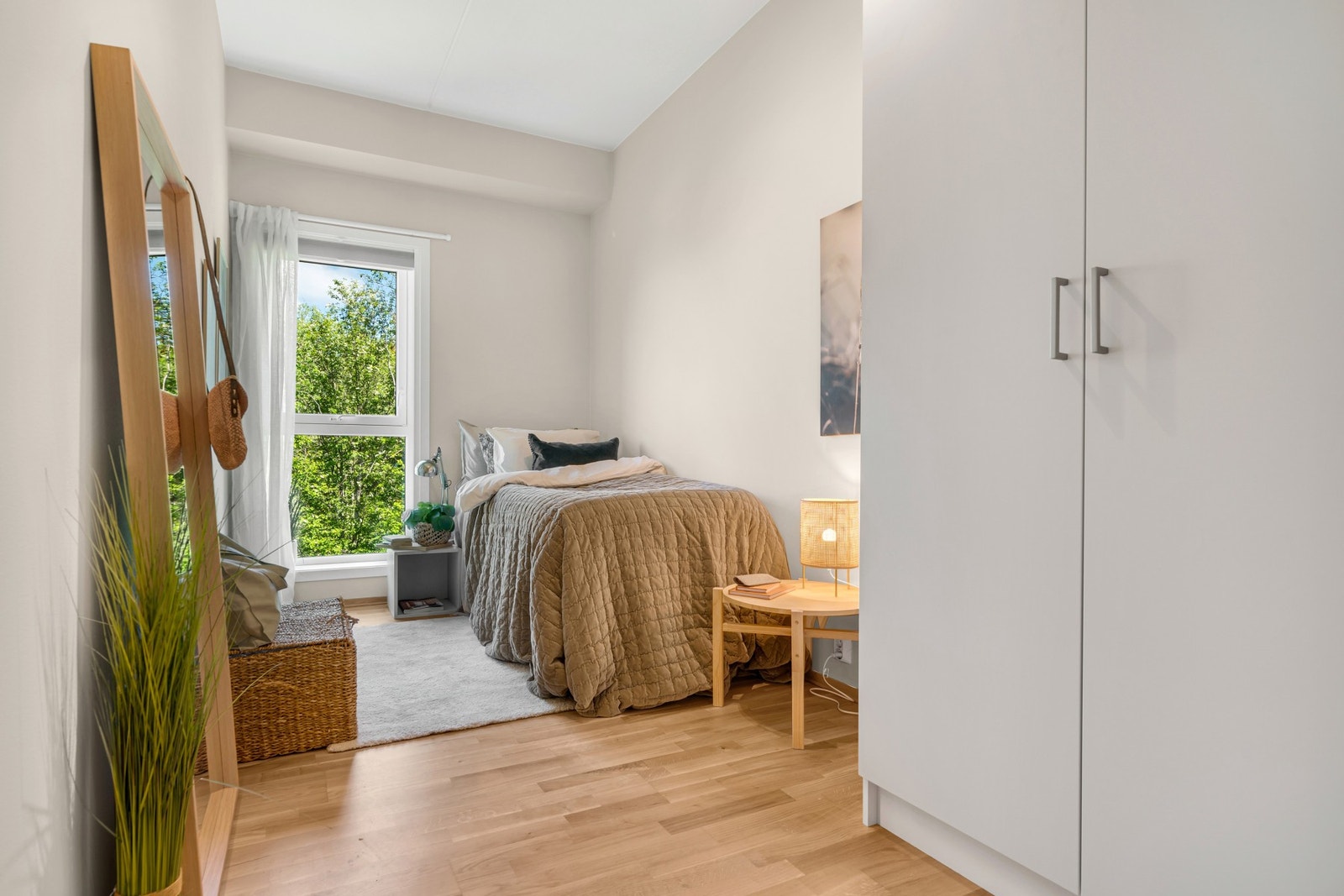 Soverom 2 er på ca. 9 kvm. Galleribilde