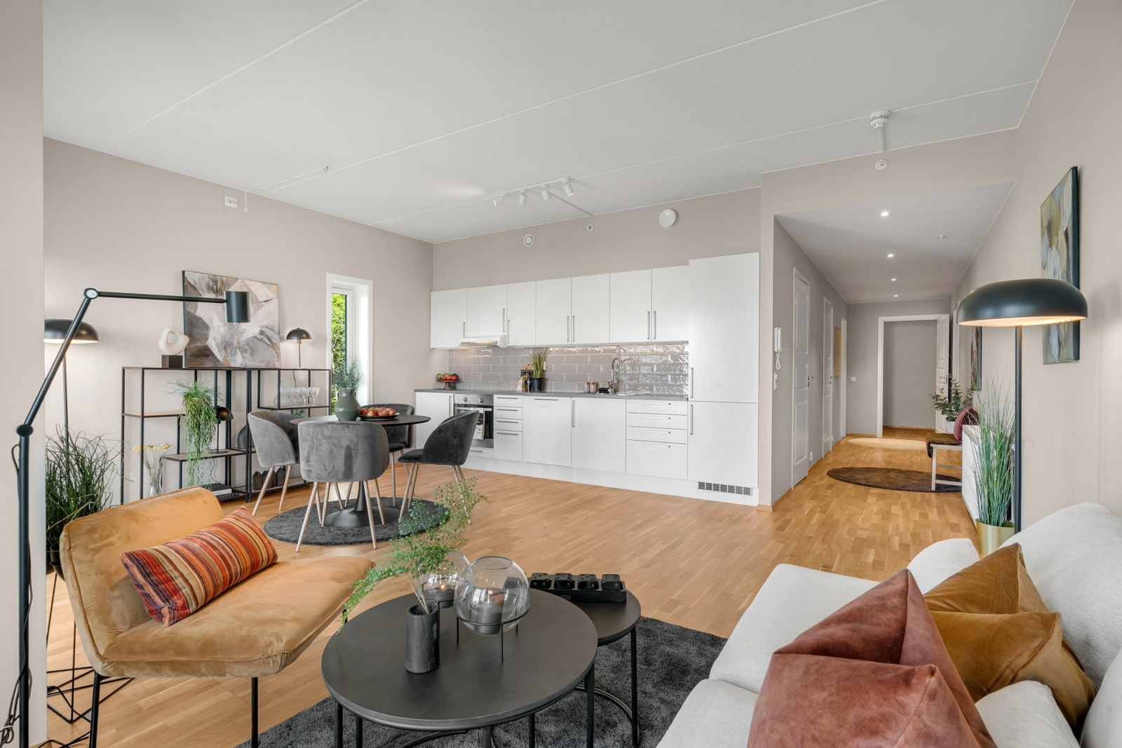 Det er god takhøyde i leiligheten. Galleribilde